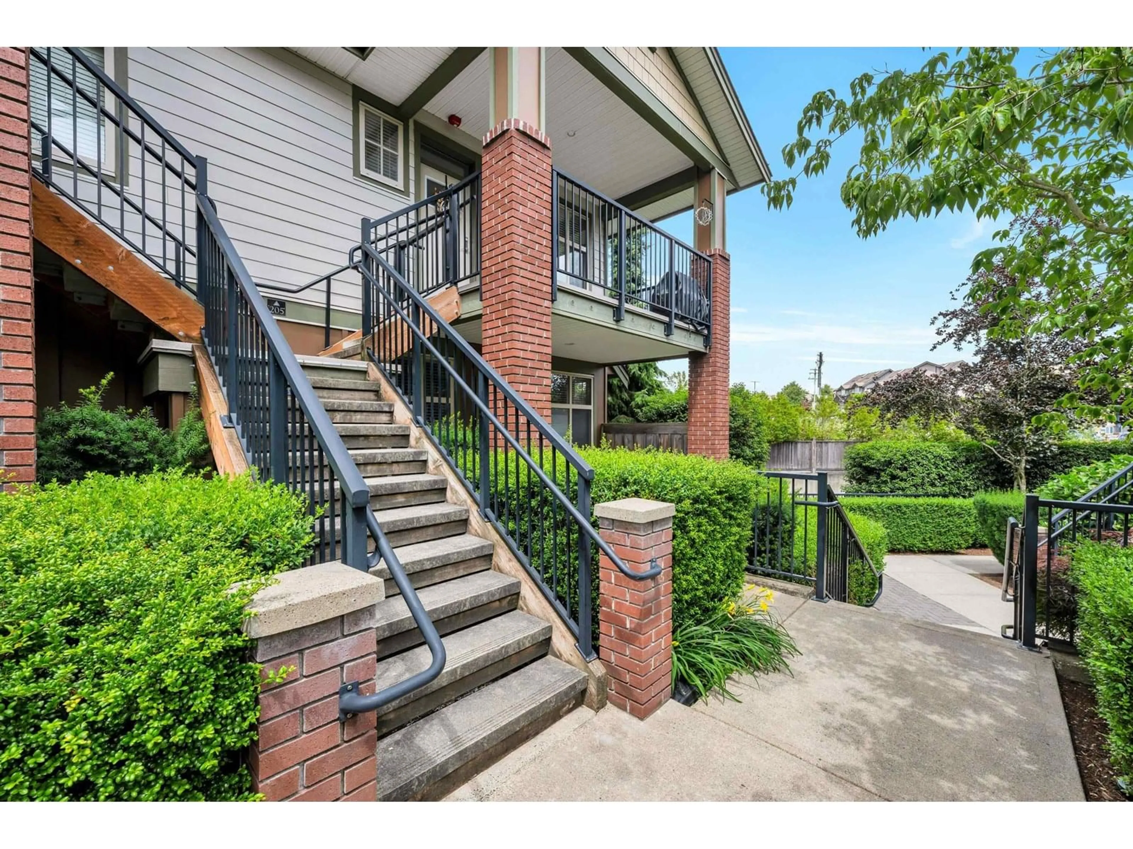 Unknown for 205 - 6706 192 STREET, Surrey British Columbia V4N6M9