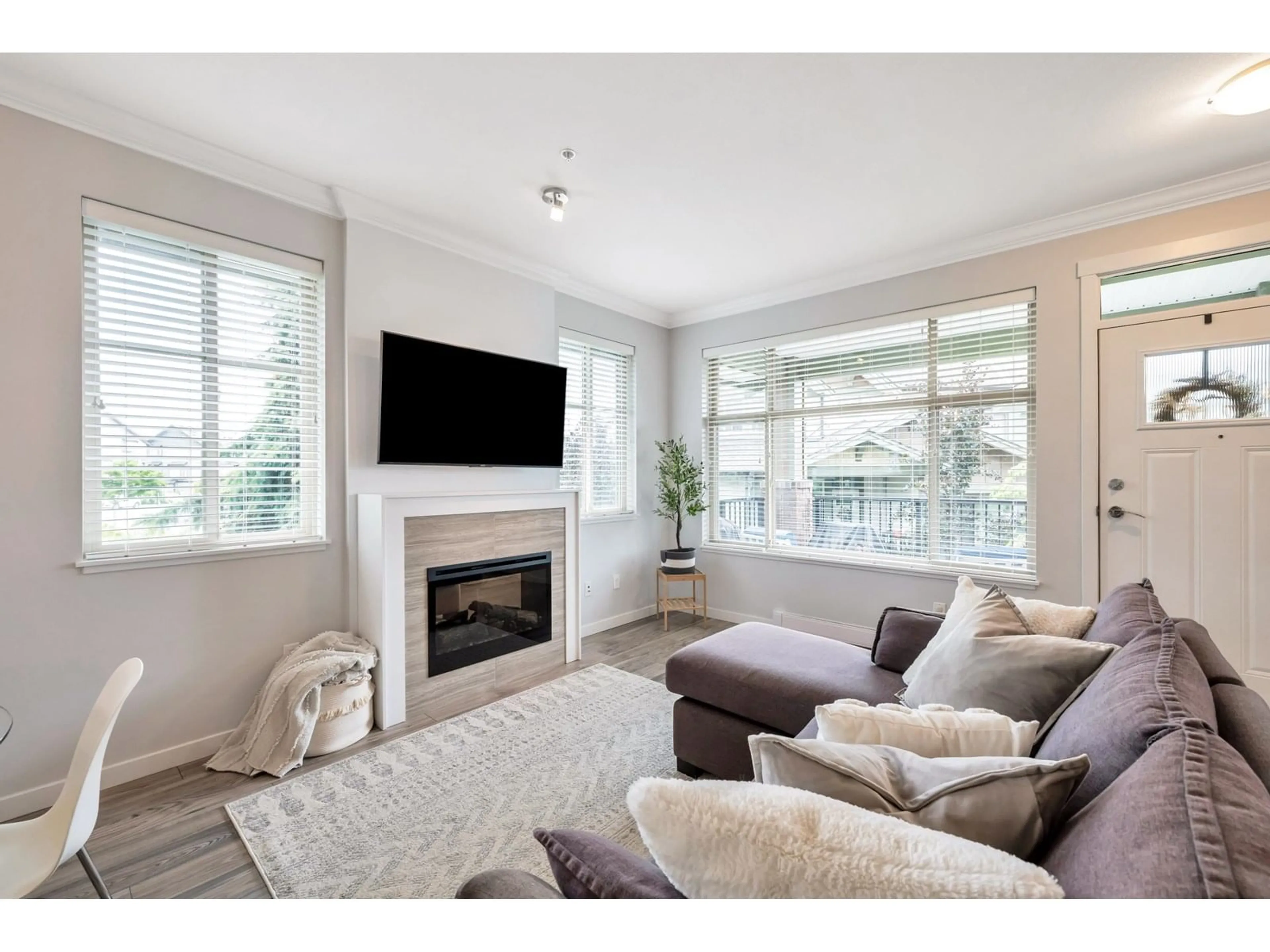 Living room with furniture, unknown for 205 - 6706 192 STREET, Surrey British Columbia V4N6M9