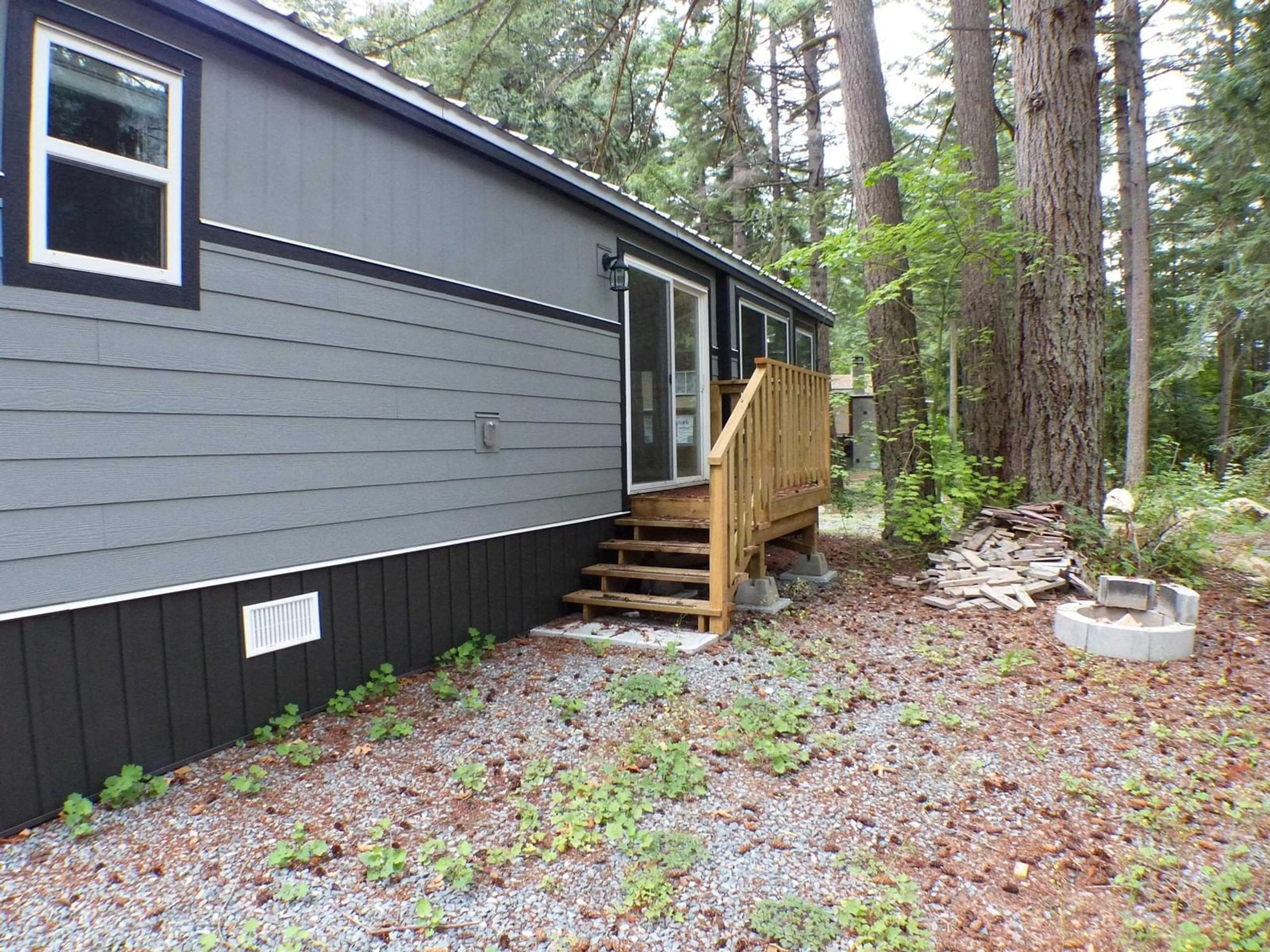 Home with vinyl exterior material, forest/trees view for 1 - 28605 TRANS CANADA HIGHWAY, Hope British Columbia V0X1L3