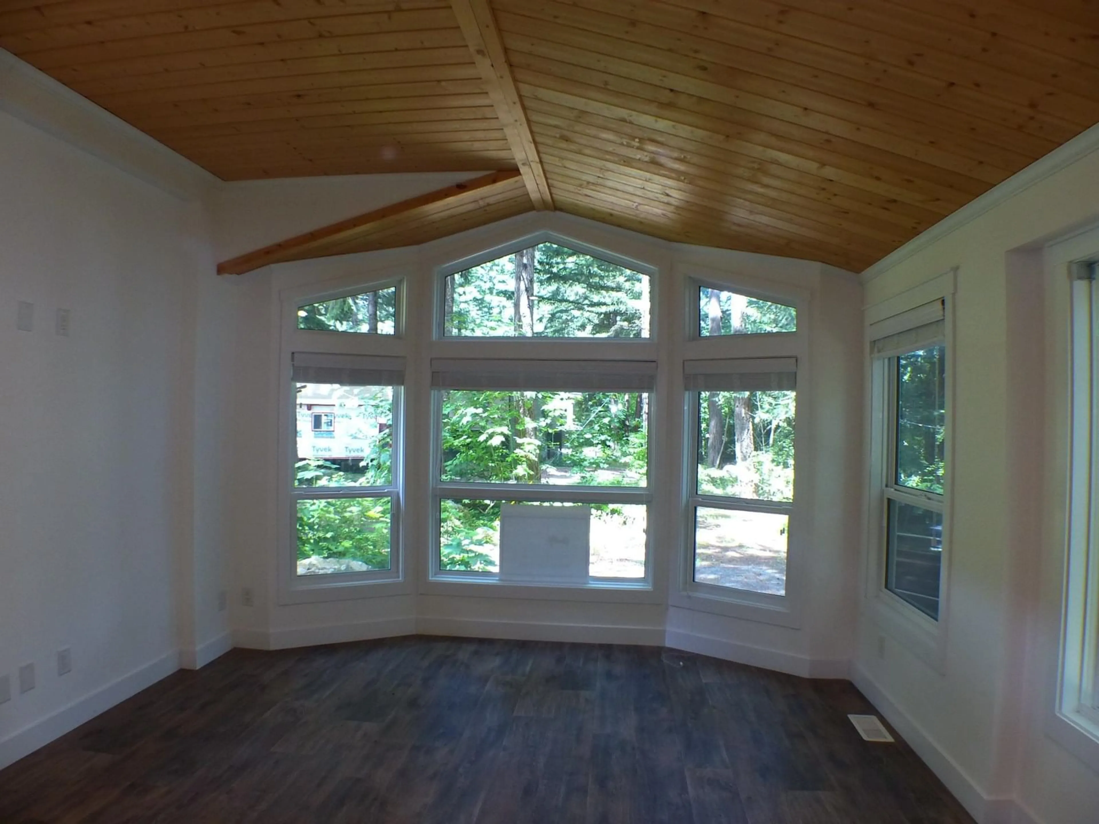 A pic of a room for 1 - 28605 TRANS CANADA HIGHWAY, Hope British Columbia V0X1L3