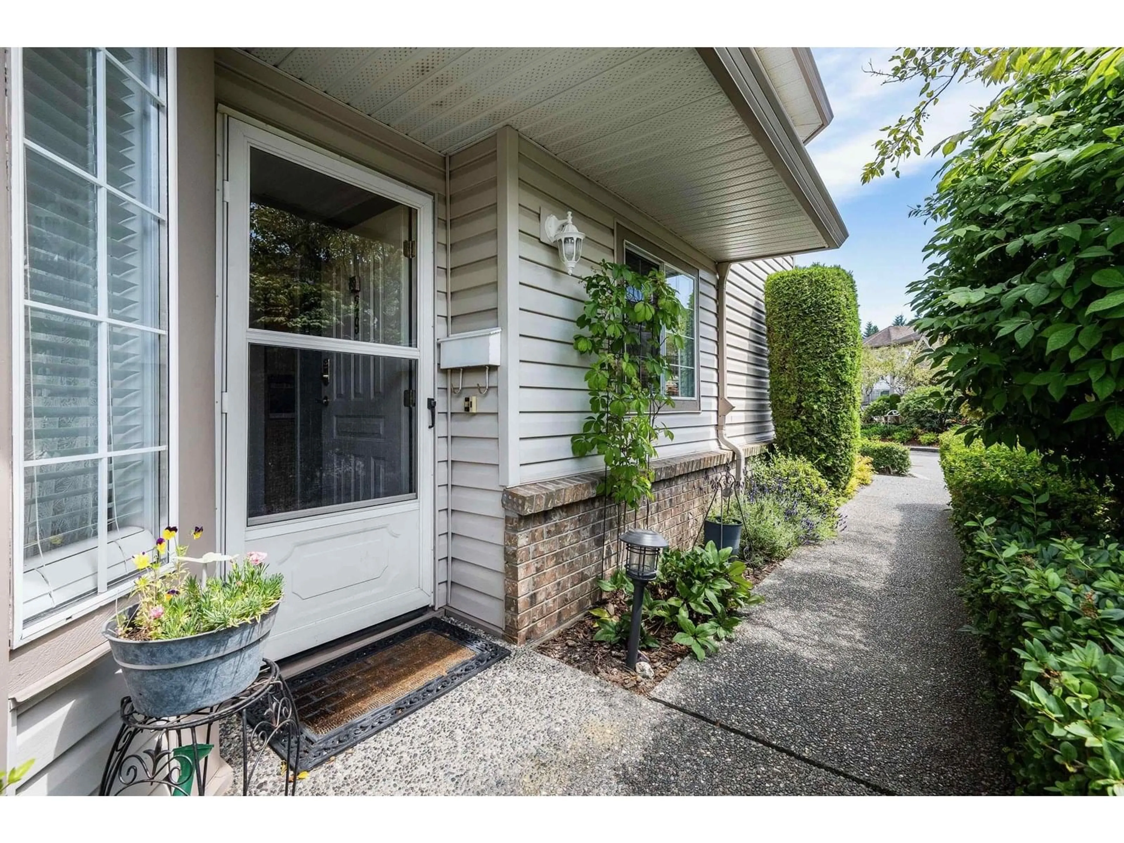 Indoor entryway for 29 - 3110 TRAFALGAR, Abbotsford British Columbia V2S7X7