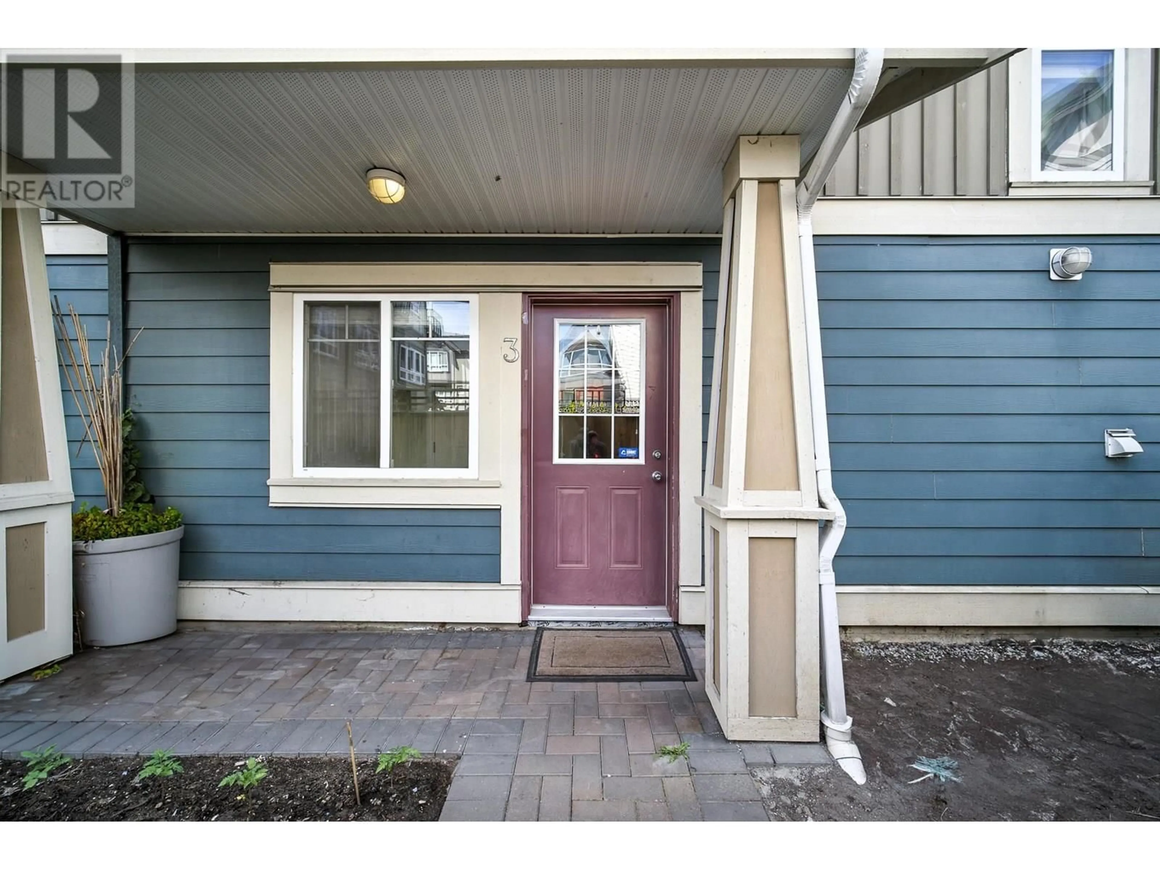 Indoor entryway for 3 - 9800 ALBERTA ROAD, Richmond British Columbia V6Y1T6