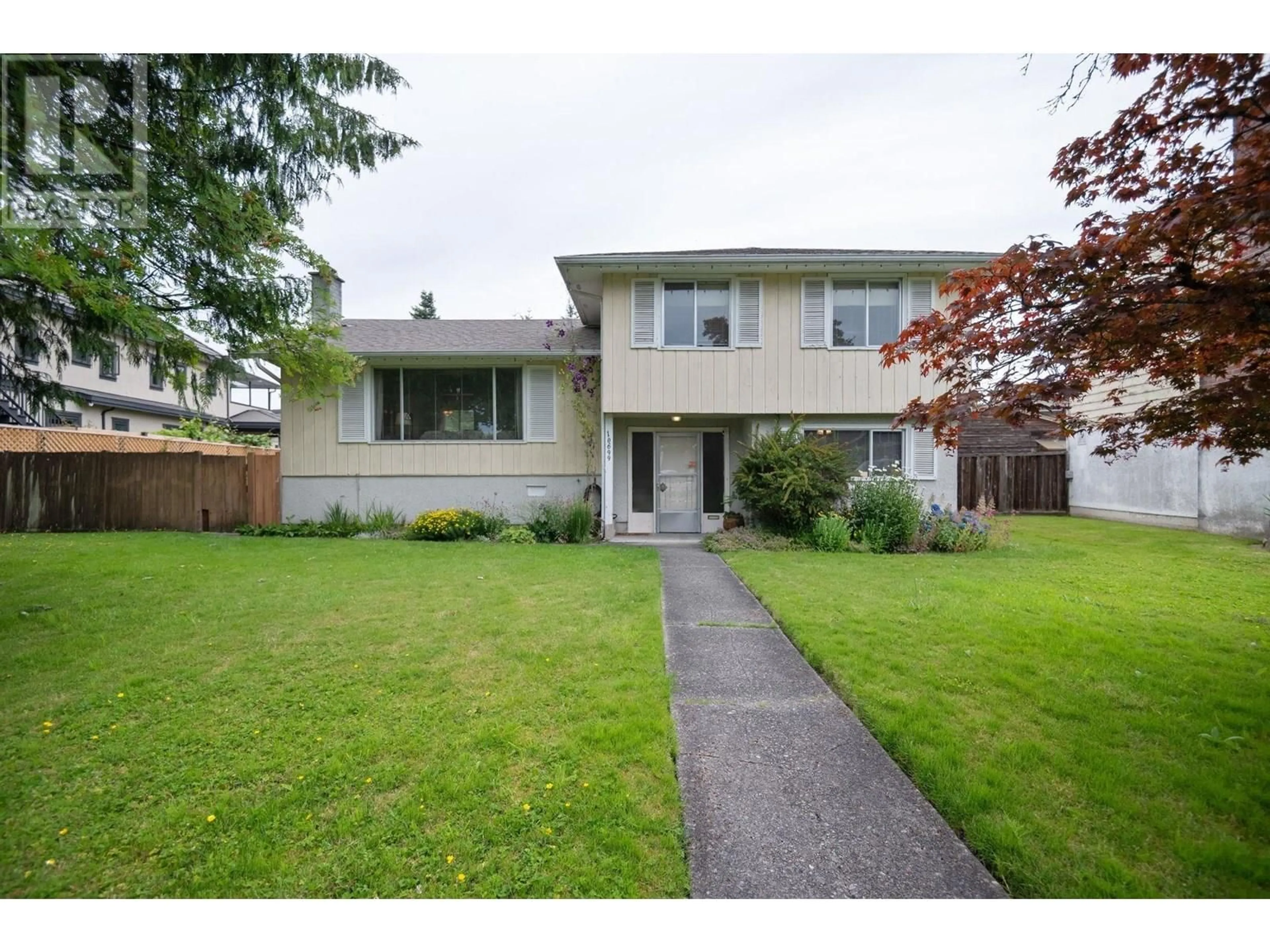 Home with vinyl exterior material, street for 10699 DENNIS CRESCENT, Richmond British Columbia V7A3S2