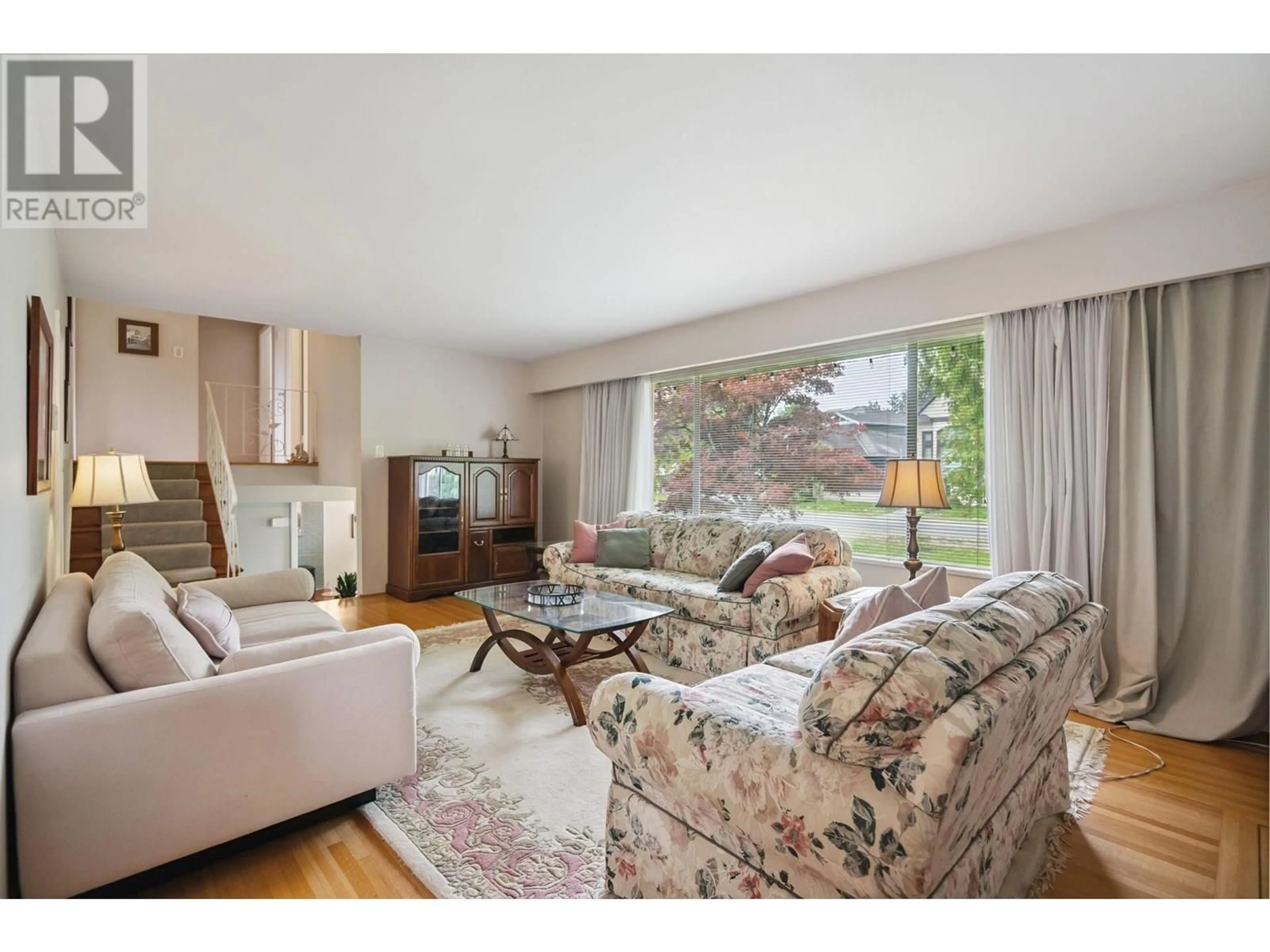 Living room with furniture, unknown for 10699 DENNIS CRESCENT, Richmond British Columbia V7A3S2