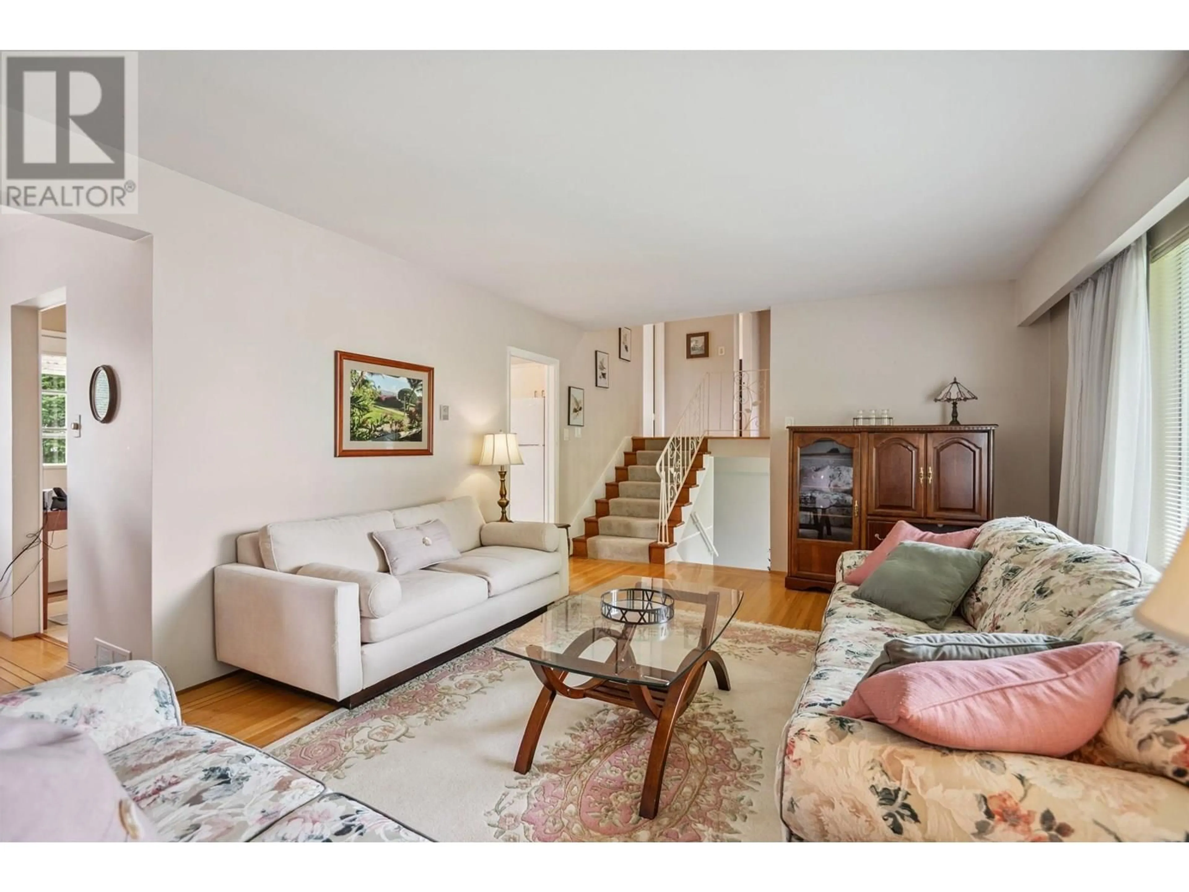 Living room with furniture, unknown for 10699 DENNIS CRESCENT, Richmond British Columbia V7A3S2