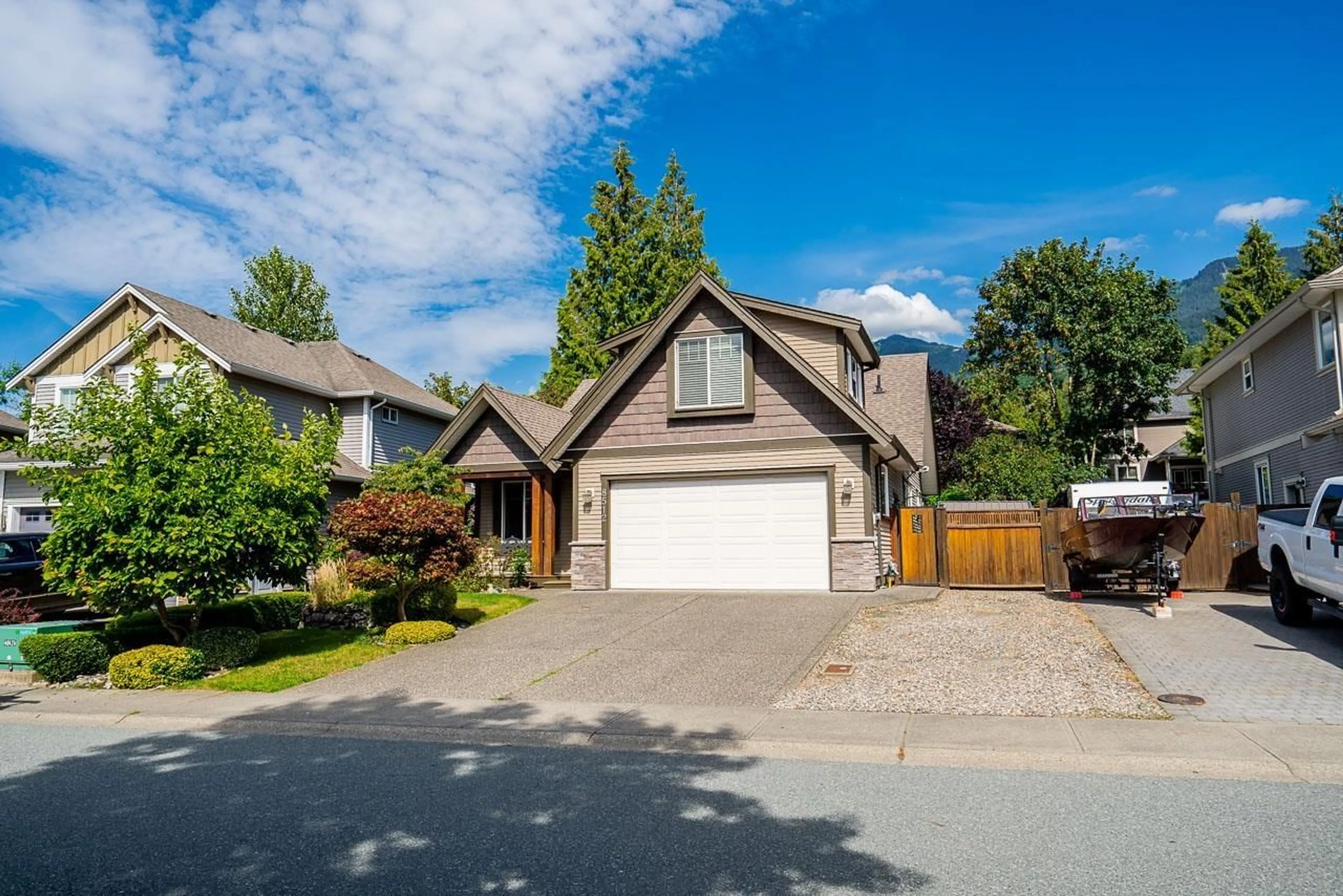 Home with vinyl exterior material, street for 8512 BRADSHAW PLACE, Chilliwack British Columbia V4Z0A7