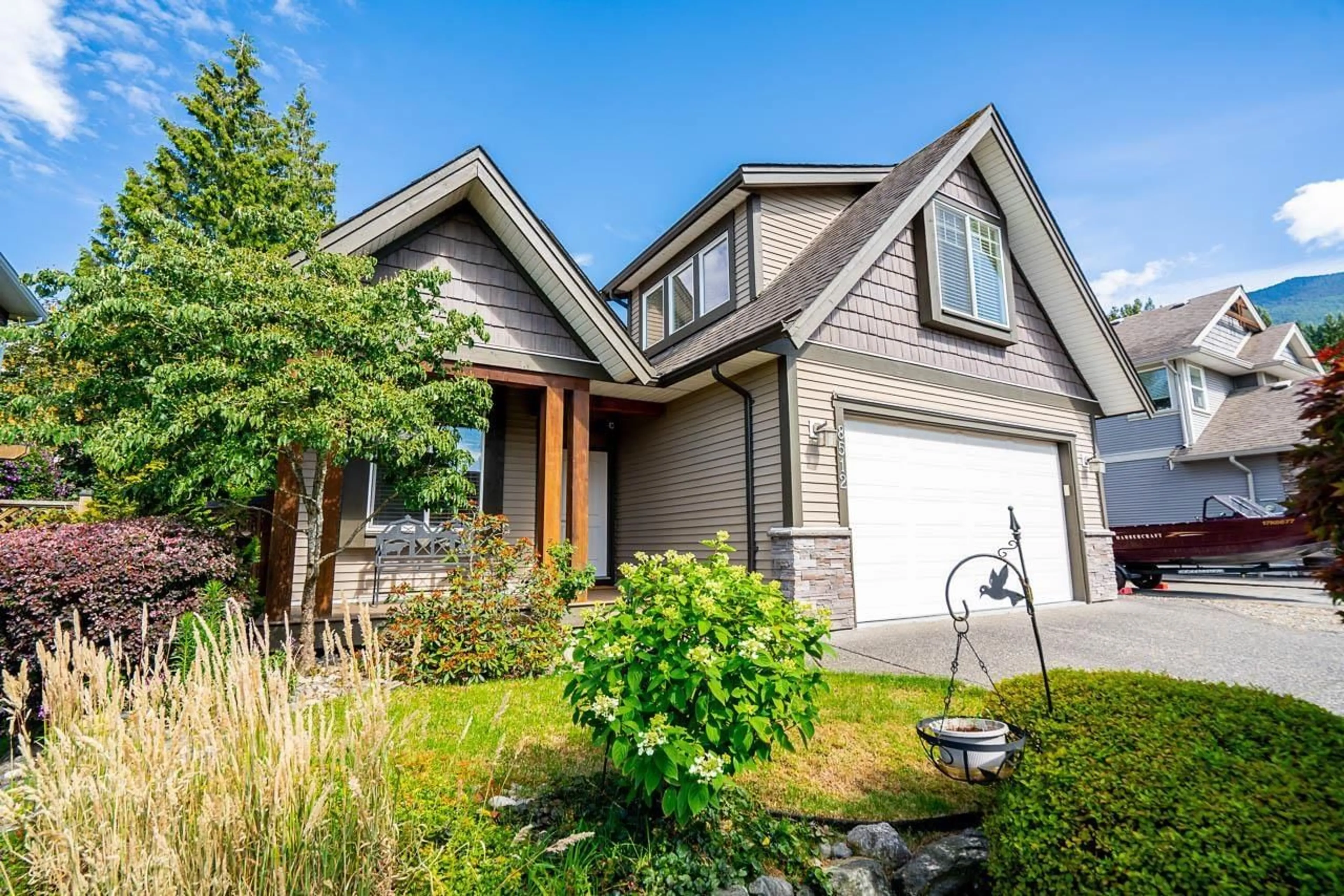 Home with vinyl exterior material, street for 8512 BRADSHAW PLACE, Chilliwack British Columbia V4Z0A7