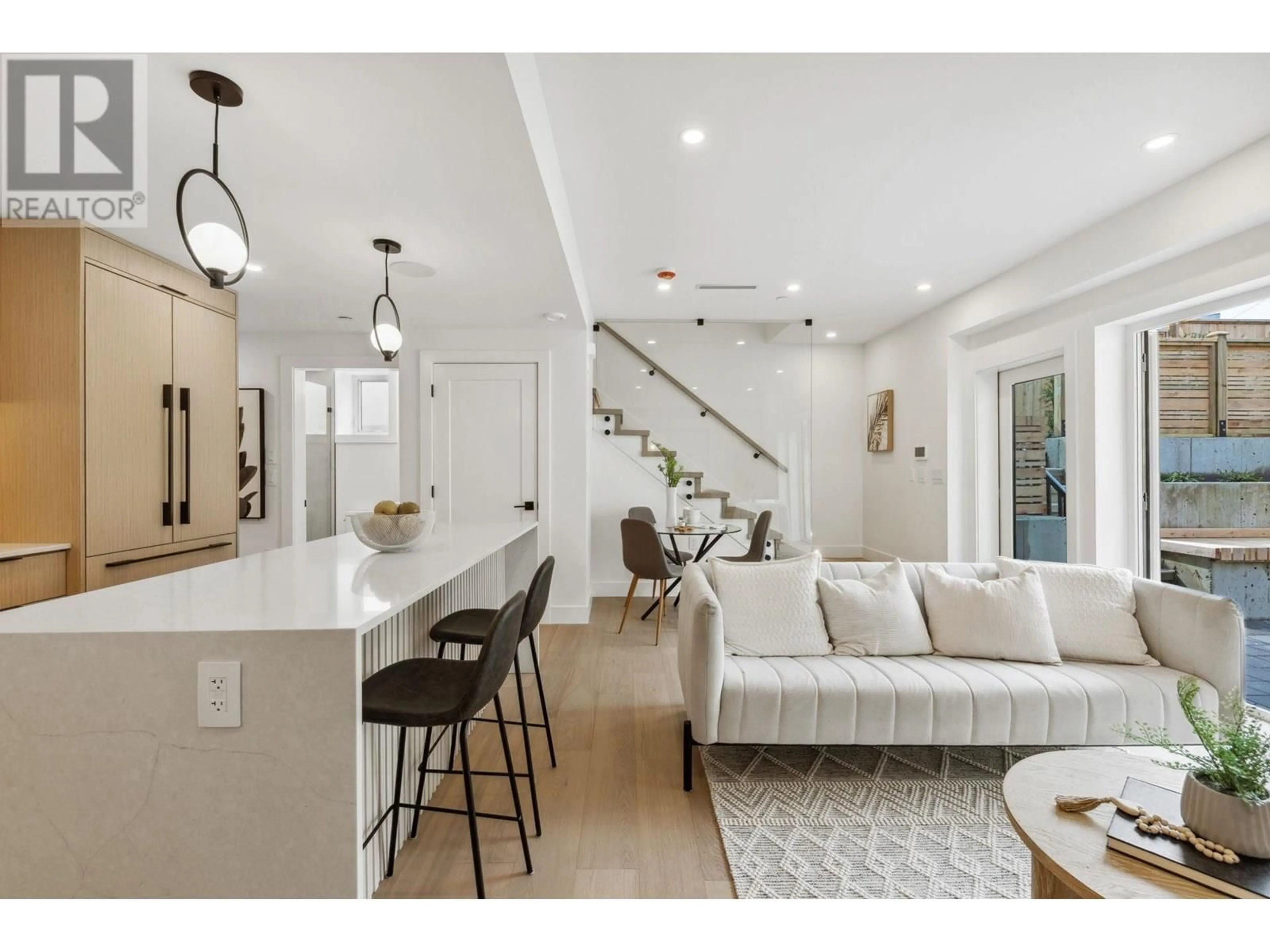Open concept kitchen, ceramic/tile floor for 3383 VICTORIA DRIVE, Vancouver British Columbia V5N4M3