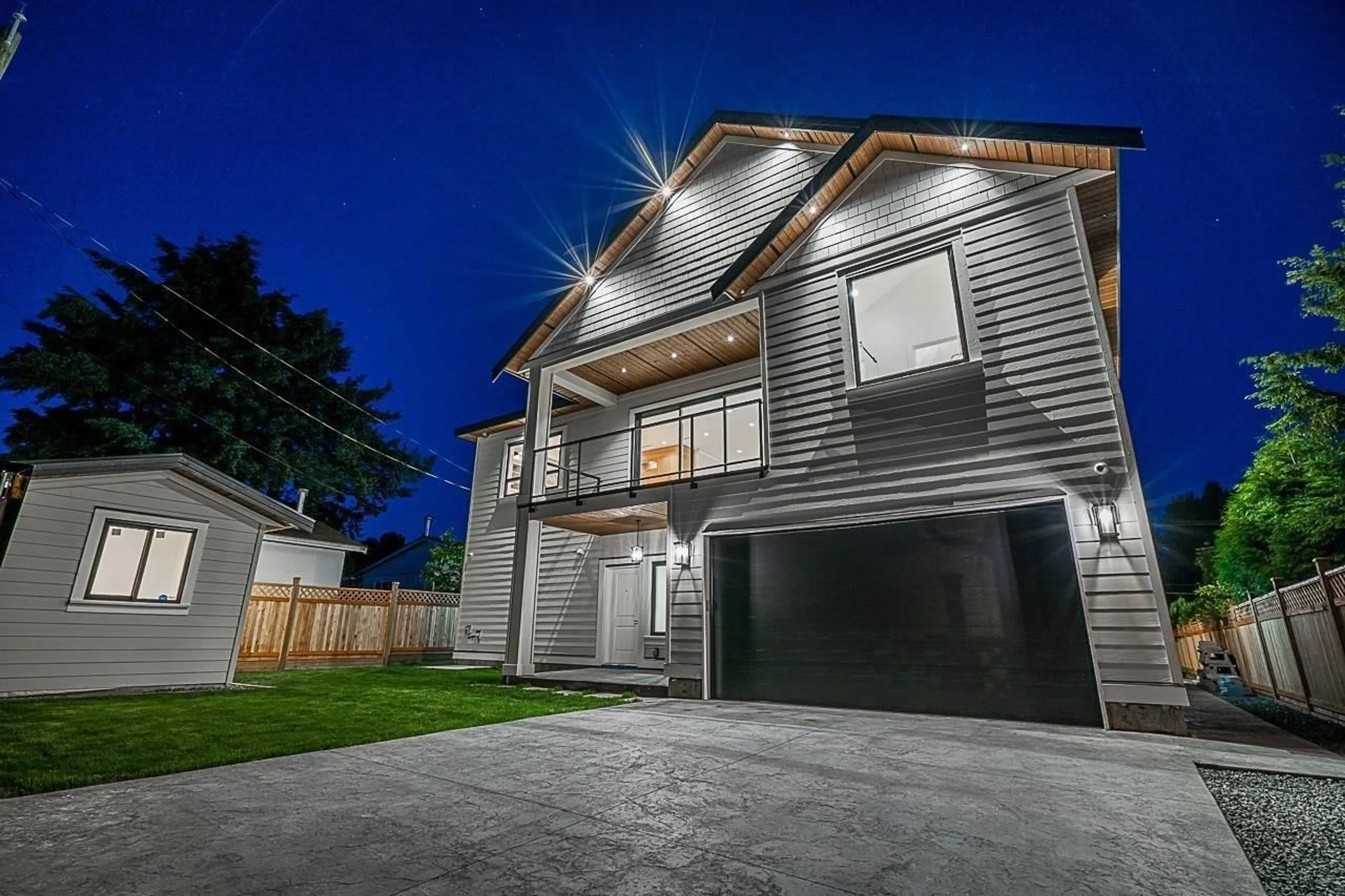 Home with vinyl exterior material, street for 12881 104, Surrey British Columbia V3T1T3