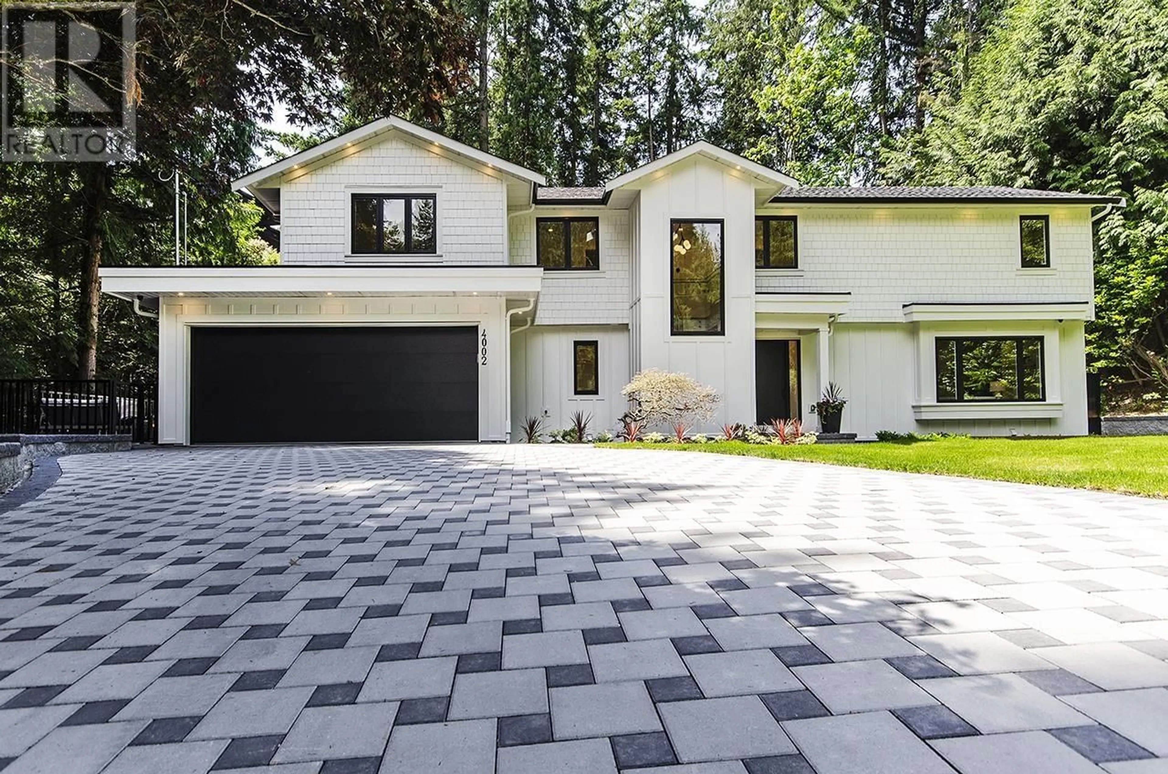 Home with vinyl exterior material, street for 4002 BAYRIDGE AVENUE, West Vancouver British Columbia V7V3J5