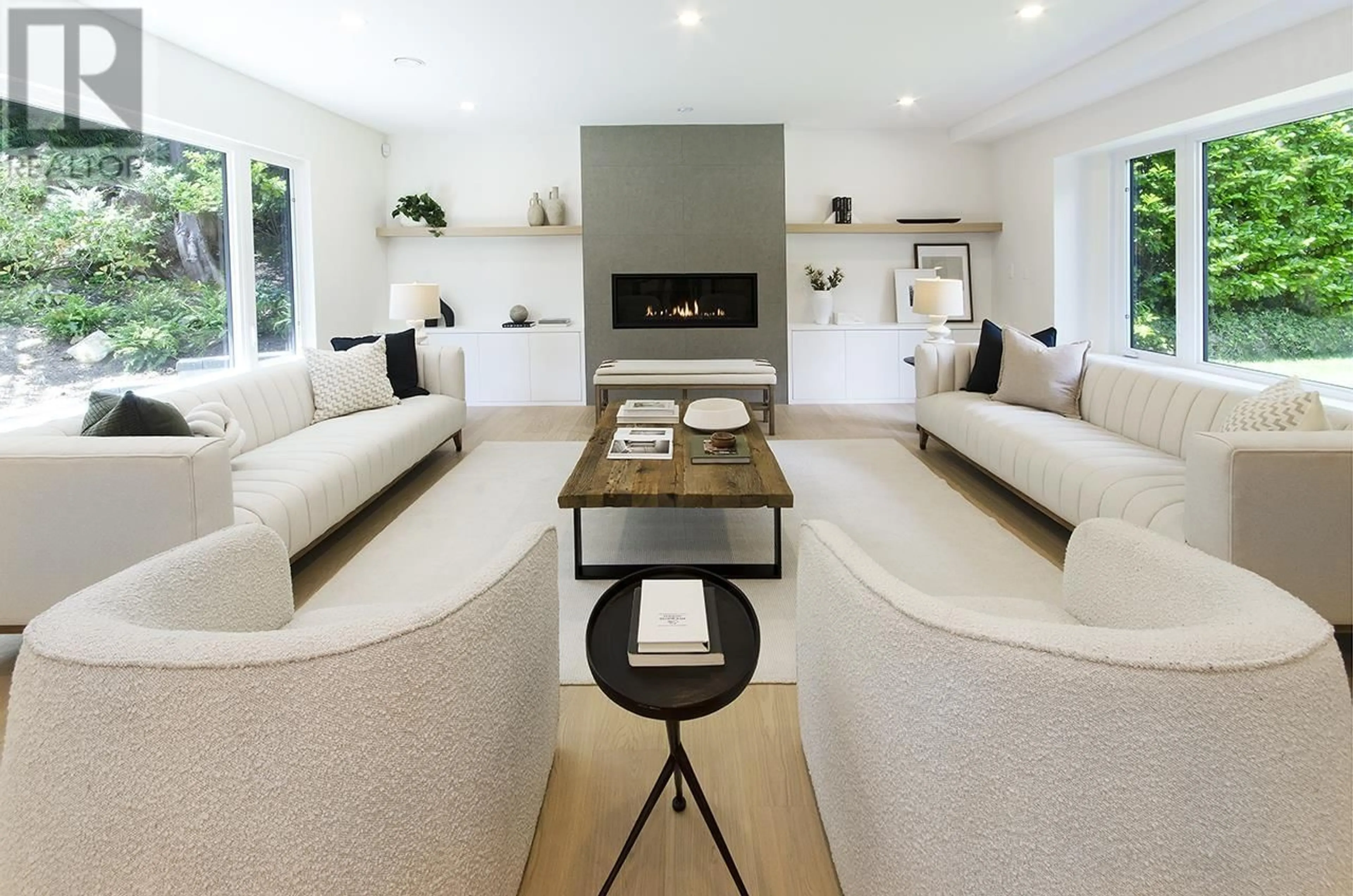 Living room with furniture, unknown for 4002 BAYRIDGE AVENUE, West Vancouver British Columbia V7V3J5