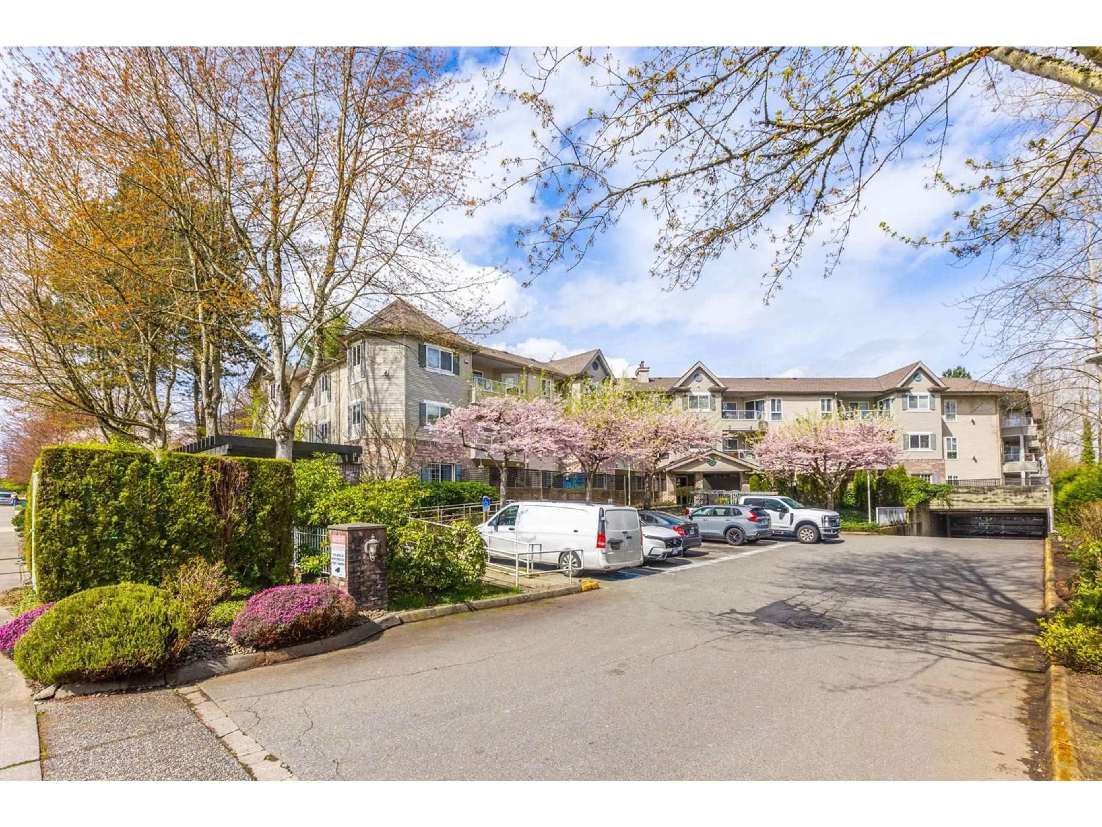 Unknown for 208 - 16137 83, Surrey British Columbia V4N0N1