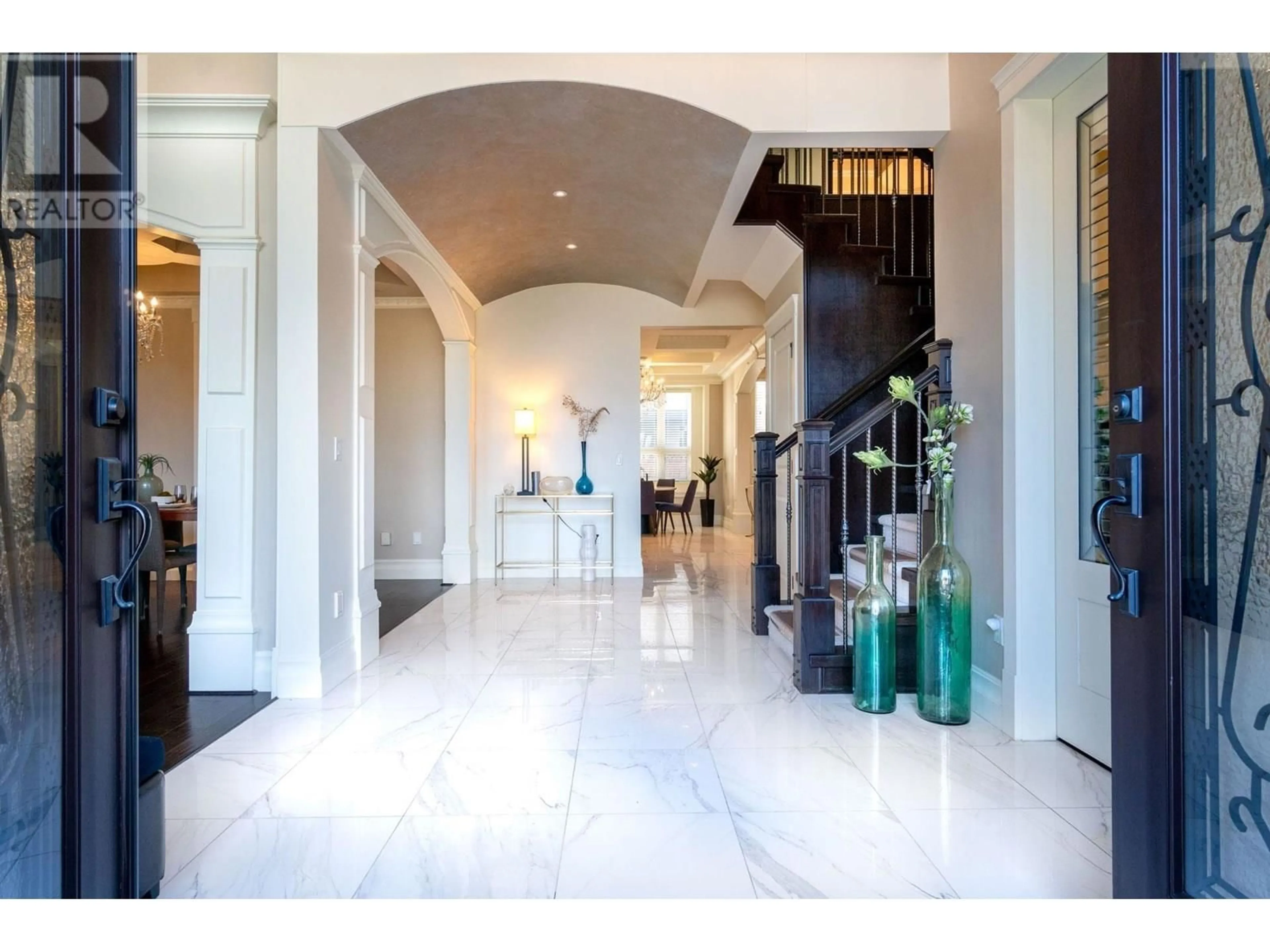 Indoor foyer for 9028 PINEWELL CRESCENT, Richmond British Columbia V7A2C6
