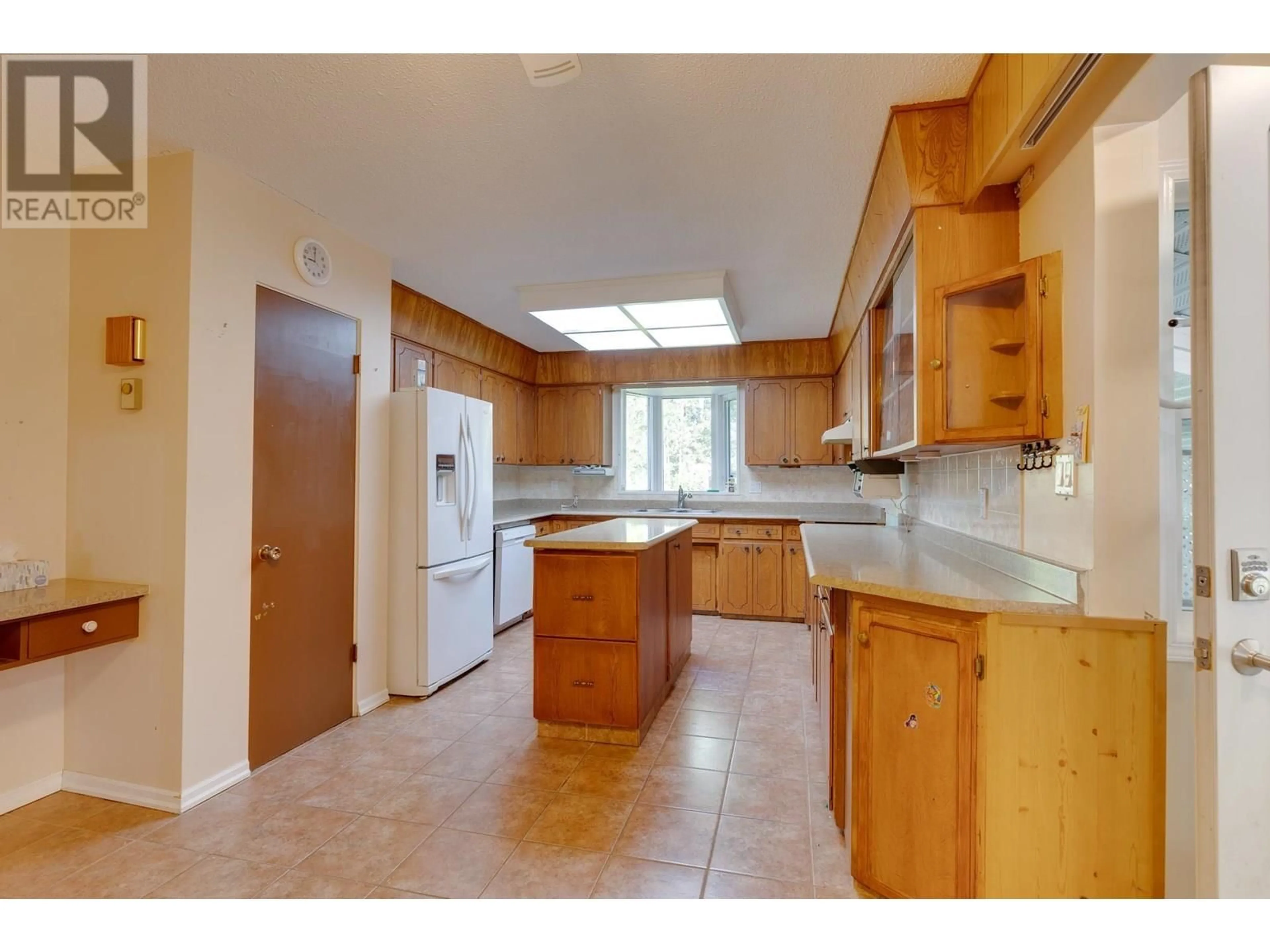 Standard kitchen, ceramic/tile floor for 2943 16 HIGHWAY, Prince George British Columbia V2K5C4