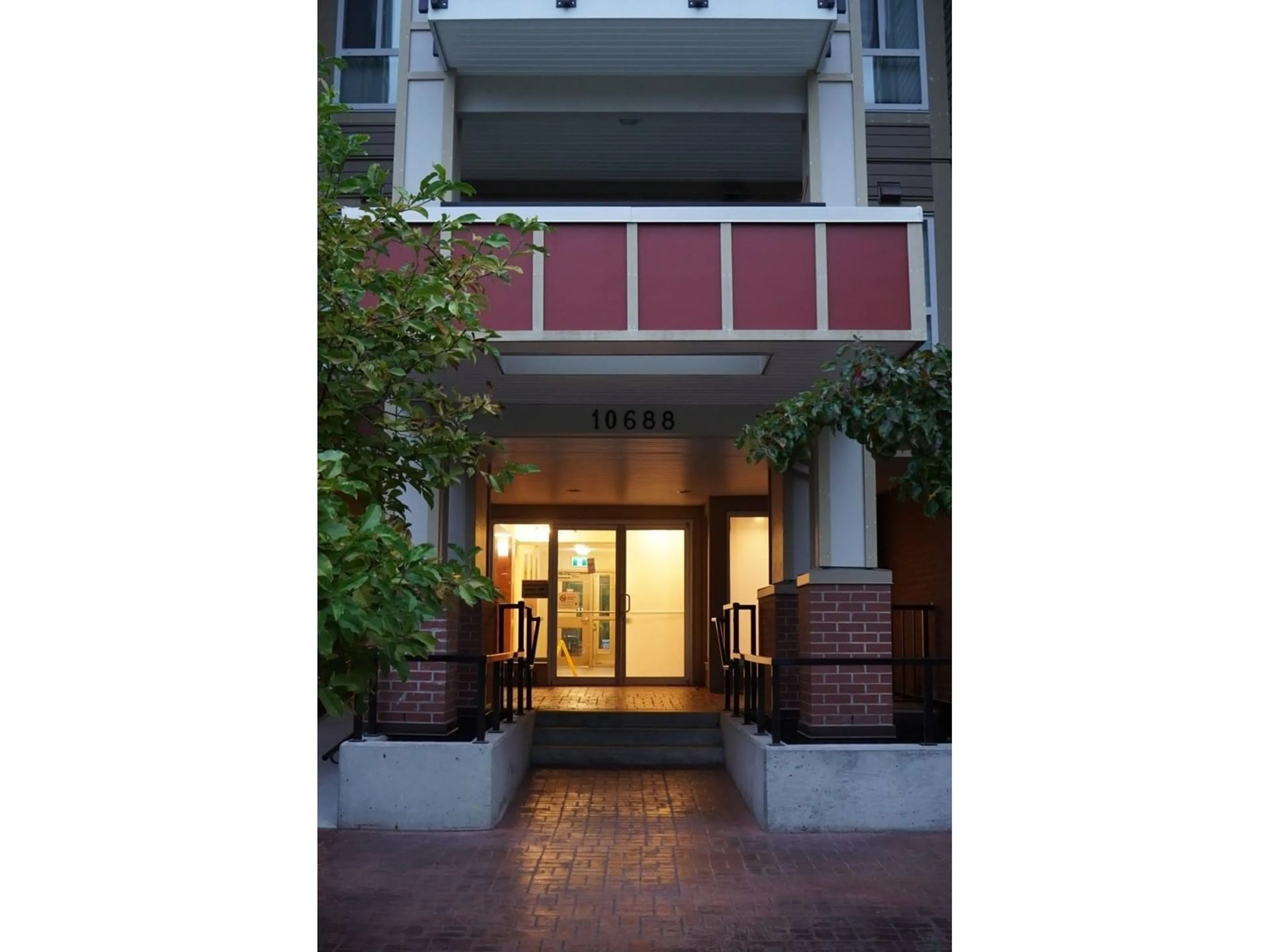 Indoor foyer for 116 - 10688 140, Surrey British Columbia V3T0M6