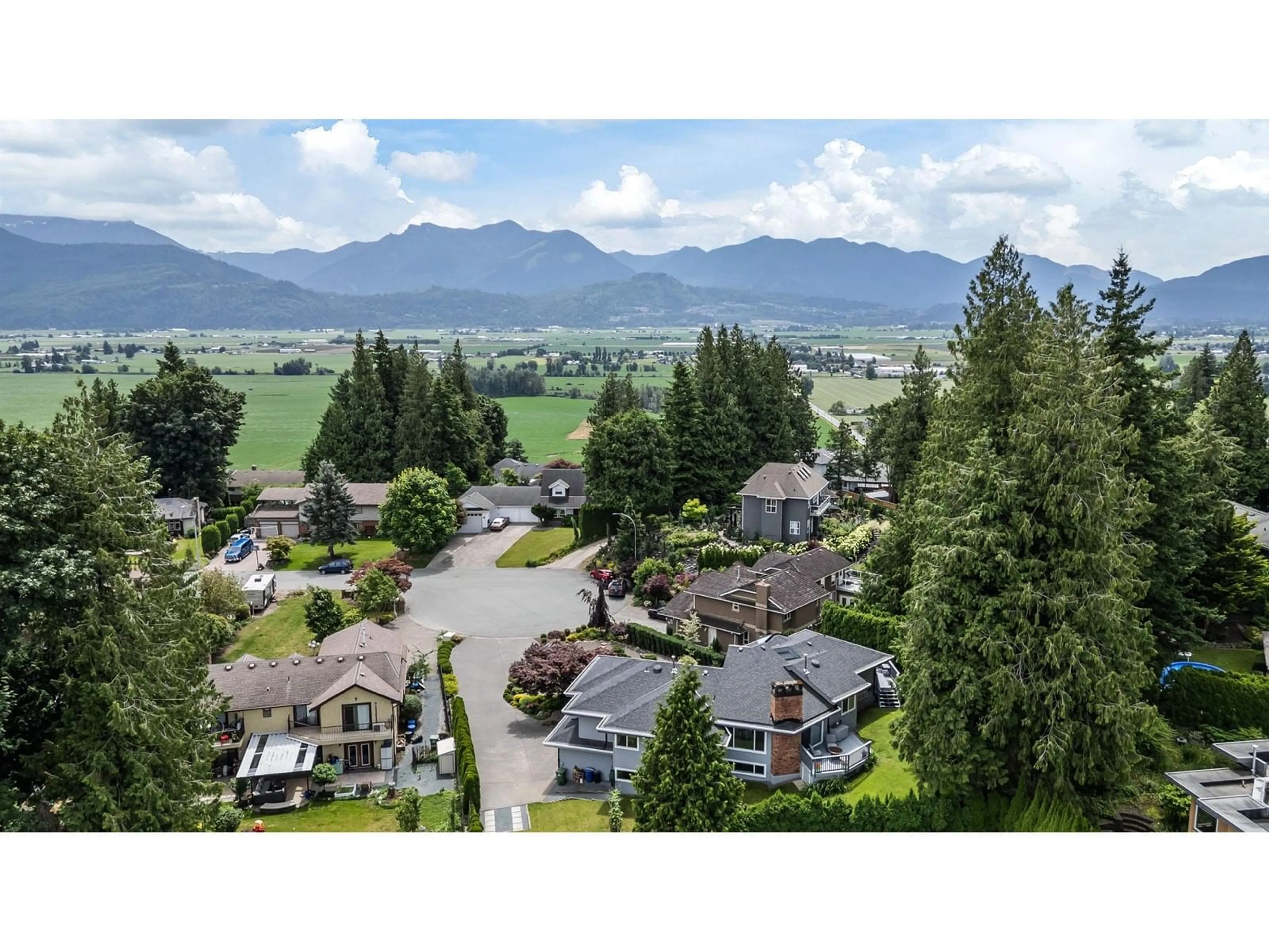 A pic from outside/outdoor area/front of a property/back of a property/a pic from drone, mountain view for 10023 EAGLE CRESCENT, Chilliwack British Columbia V2P7R1