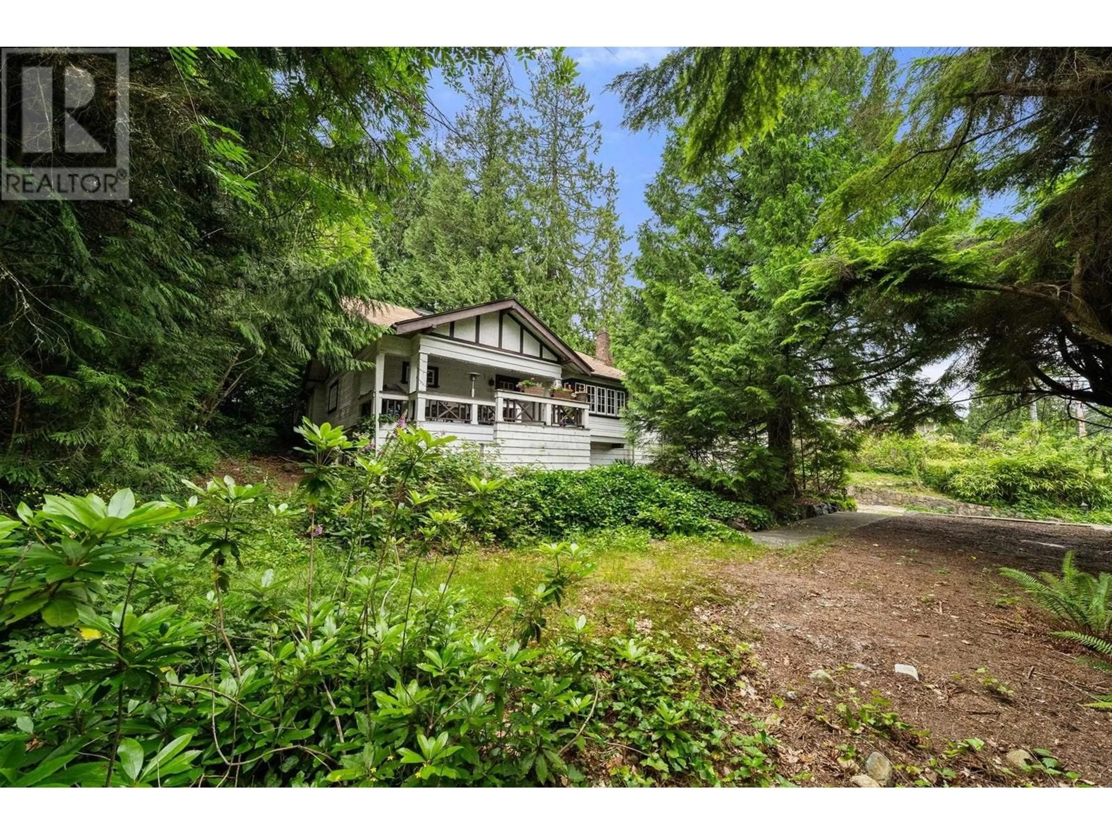 A pic from outside/outdoor area/front of a property/back of a property/a pic from drone, unknown for 338 OSBORNE ROAD, North Vancouver British Columbia V7N1M3