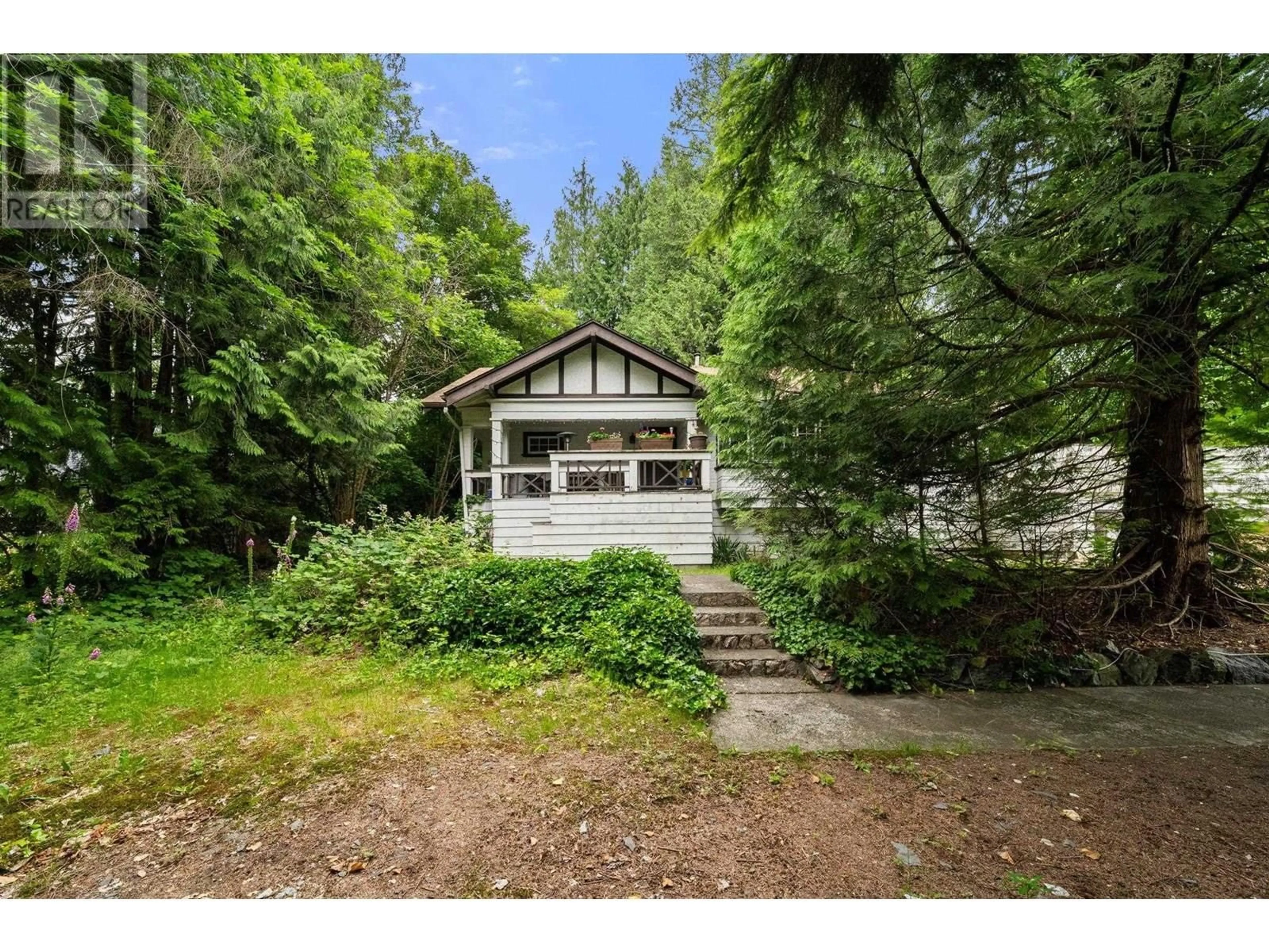 A pic from outside/outdoor area/front of a property/back of a property/a pic from drone, unknown for 338 OSBORNE ROAD, North Vancouver British Columbia V7N1M3