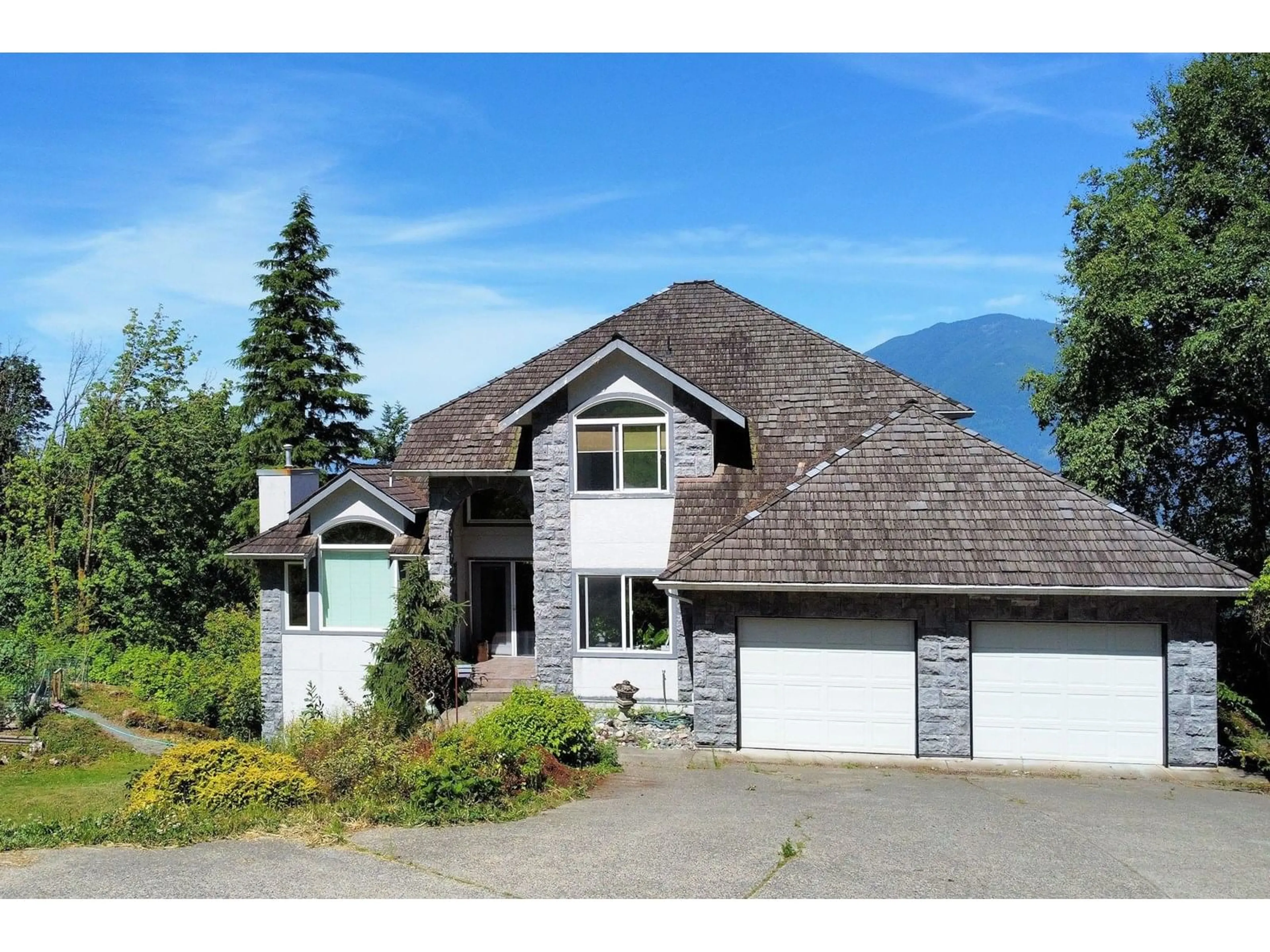 Home with vinyl exterior material, mountain view for 8439 GRAND VIEW DRIVE, Chilliwack British Columbia V2R4A2