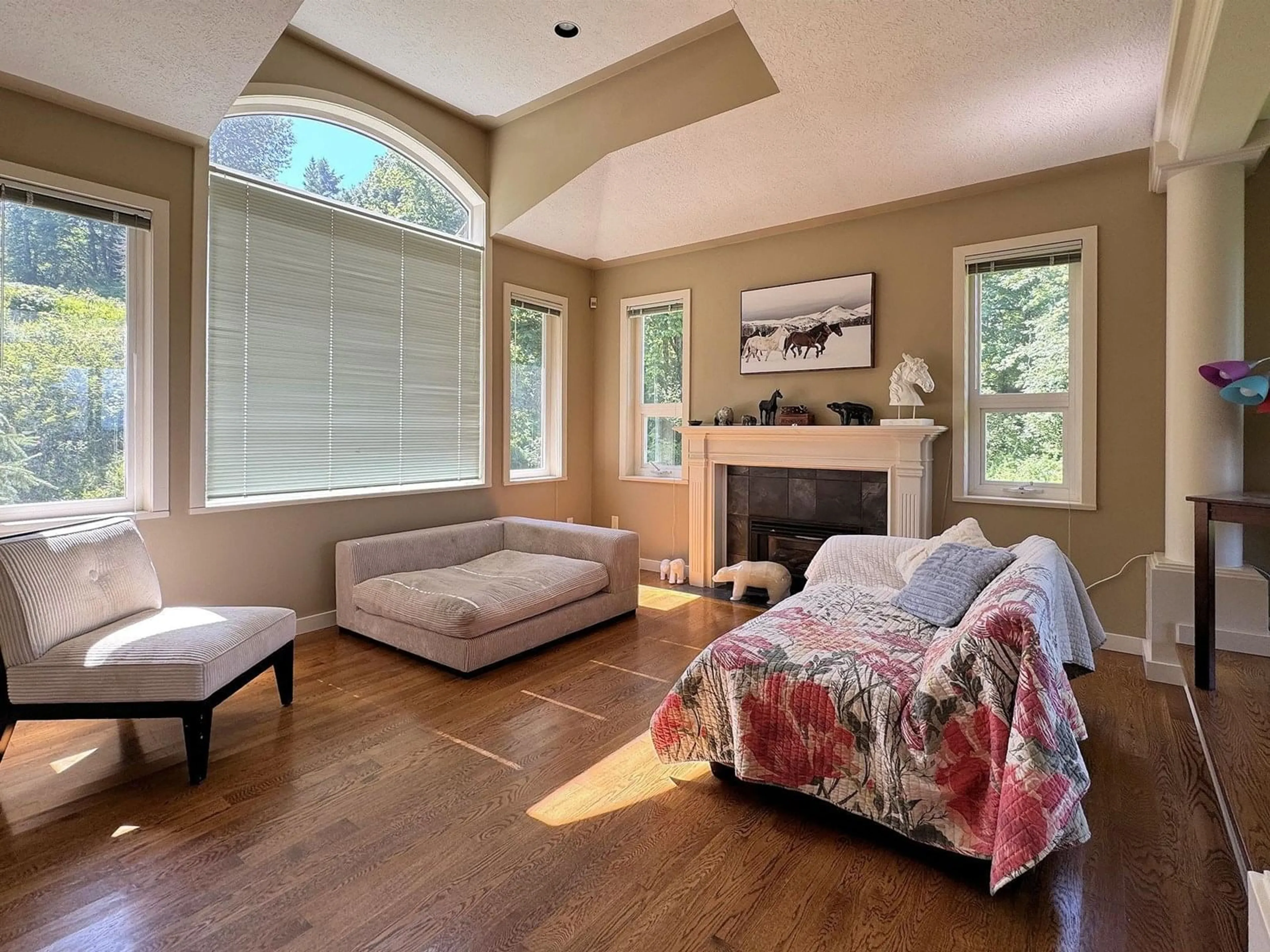 Living room with furniture, unknown for 8439 GRAND VIEW DRIVE, Chilliwack British Columbia V2R4A2