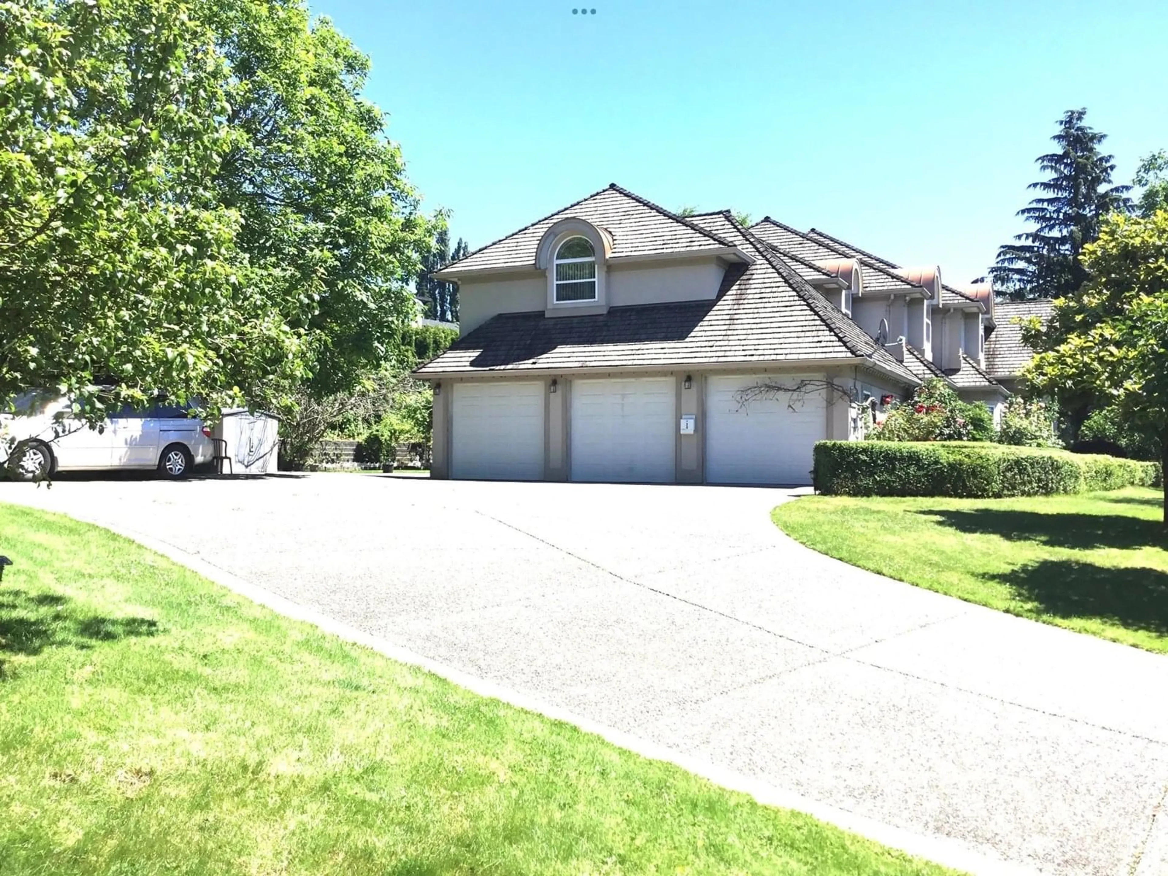 A pic from outside/outdoor area/front of a property/back of a property/a pic from drone, street for 34991 HAMON, Abbotsford British Columbia V2S1H7
