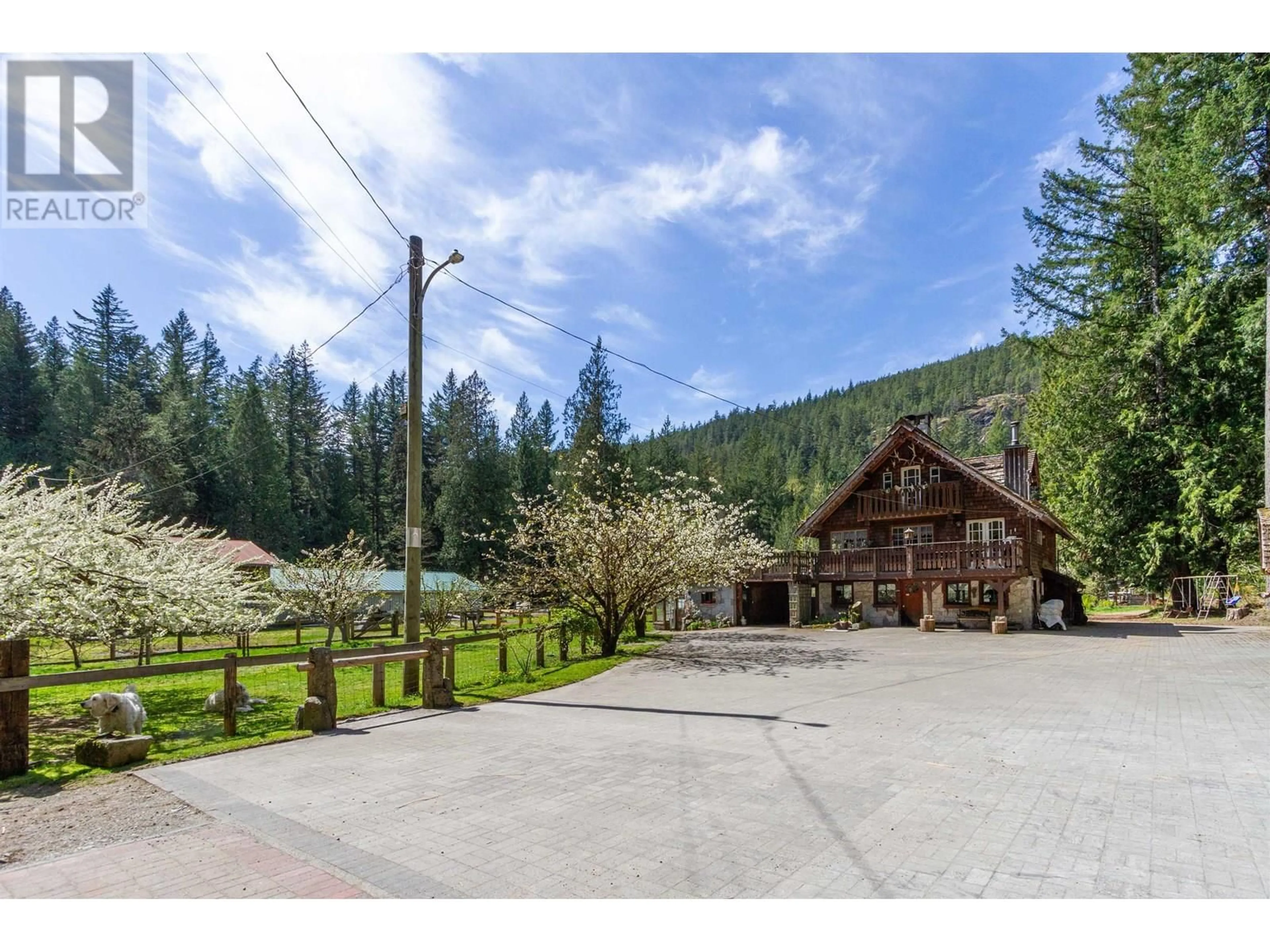 A pic from outside/outdoor area/front of a property/back of a property/a pic from drone, mountain view for 8101 PARADISE VALLEY ROAD, Squamish British Columbia V0N1H0