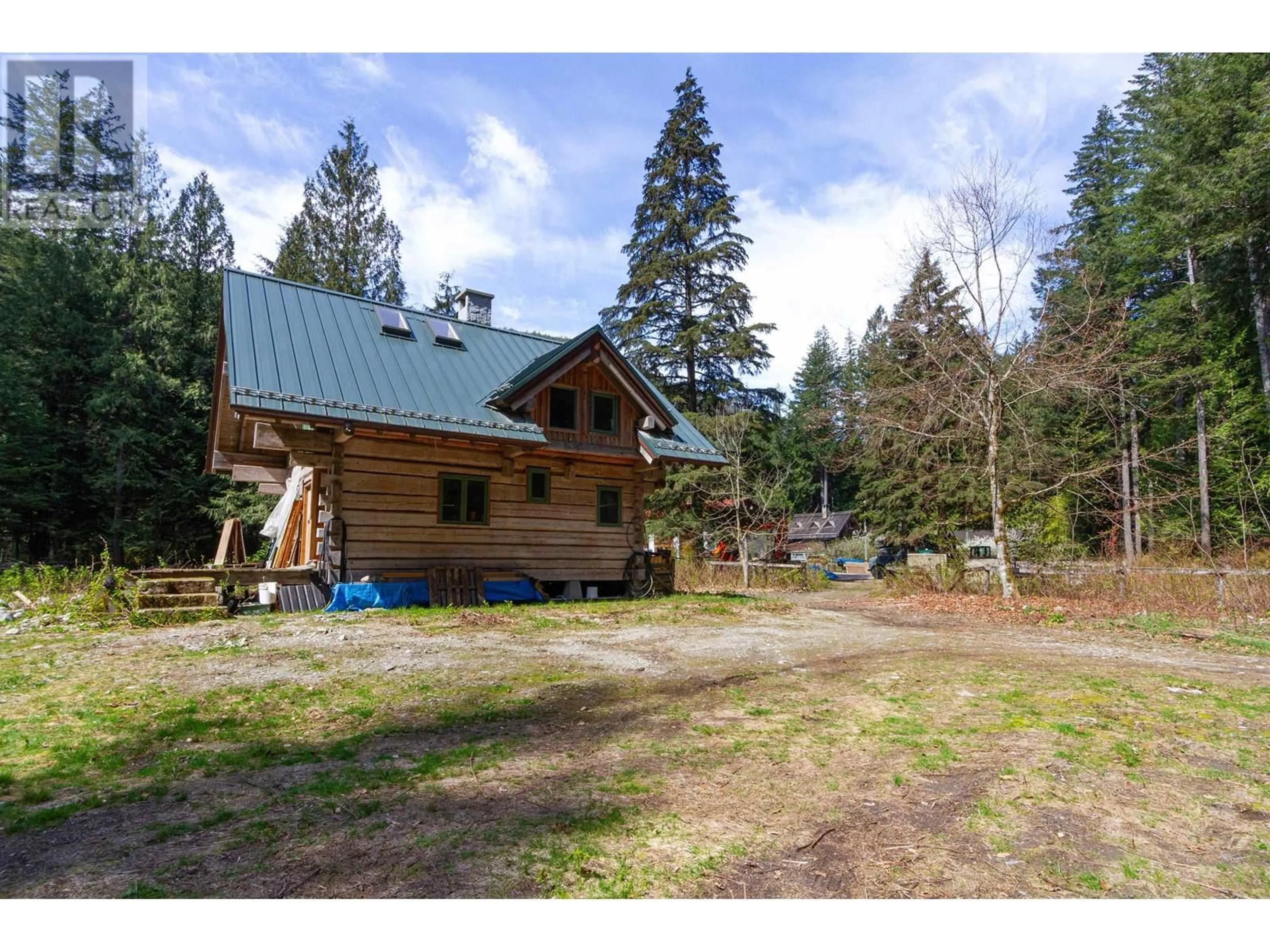 A pic from outside/outdoor area/front of a property/back of a property/a pic from drone, unknown for 8101 PARADISE VALLEY ROAD, Squamish British Columbia V0N1H0