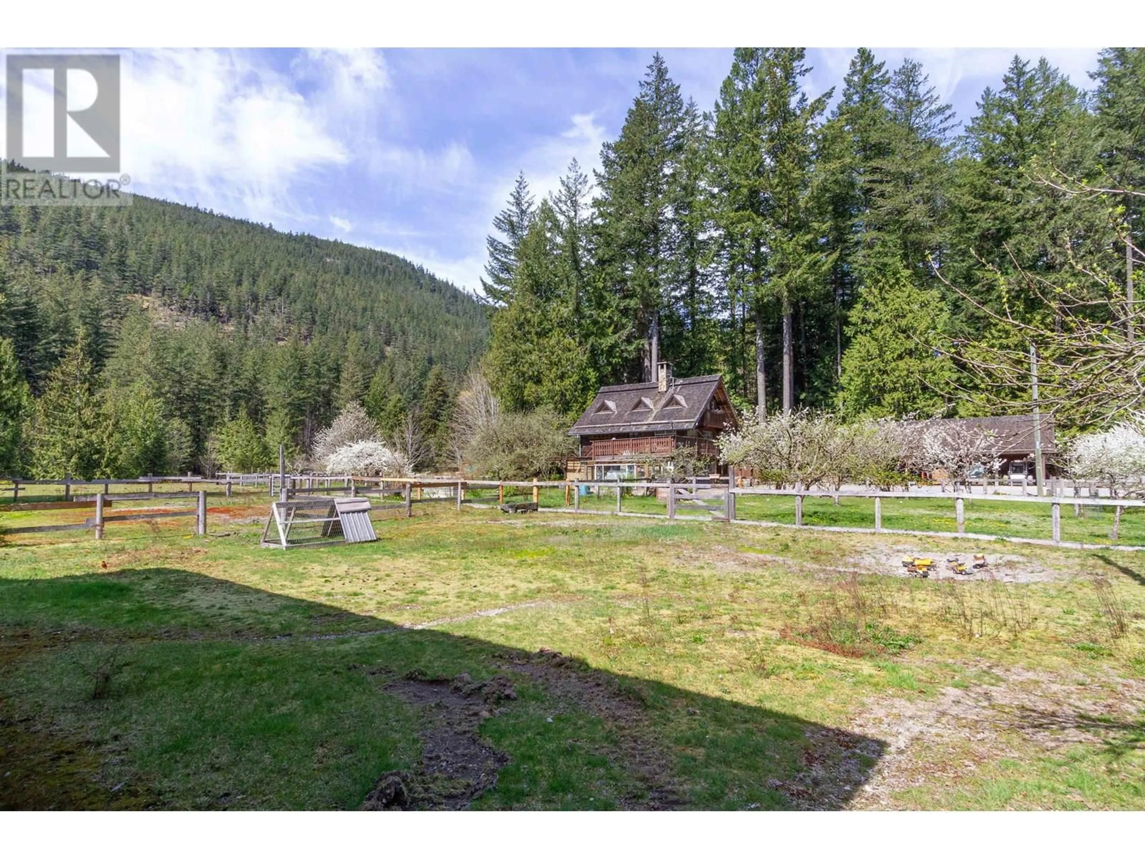 A pic from outside/outdoor area/front of a property/back of a property/a pic from drone, unknown for 8101 PARADISE VALLEY ROAD, Squamish British Columbia V0N1H0