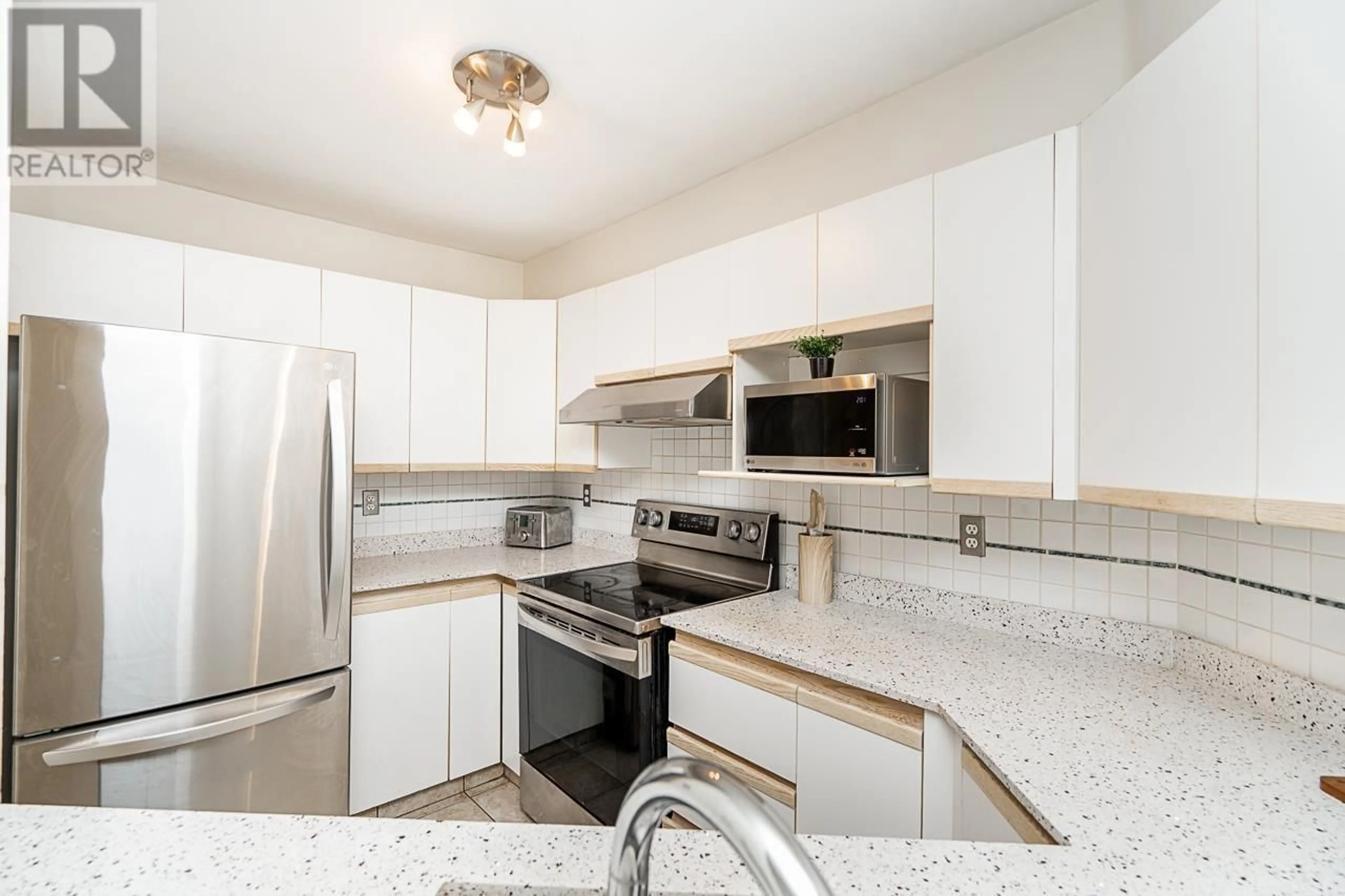 Standard kitchen, unknown for 310 - 2429 HAWTHORNE AVENUE, Port Coquitlam British Columbia V3C6E9