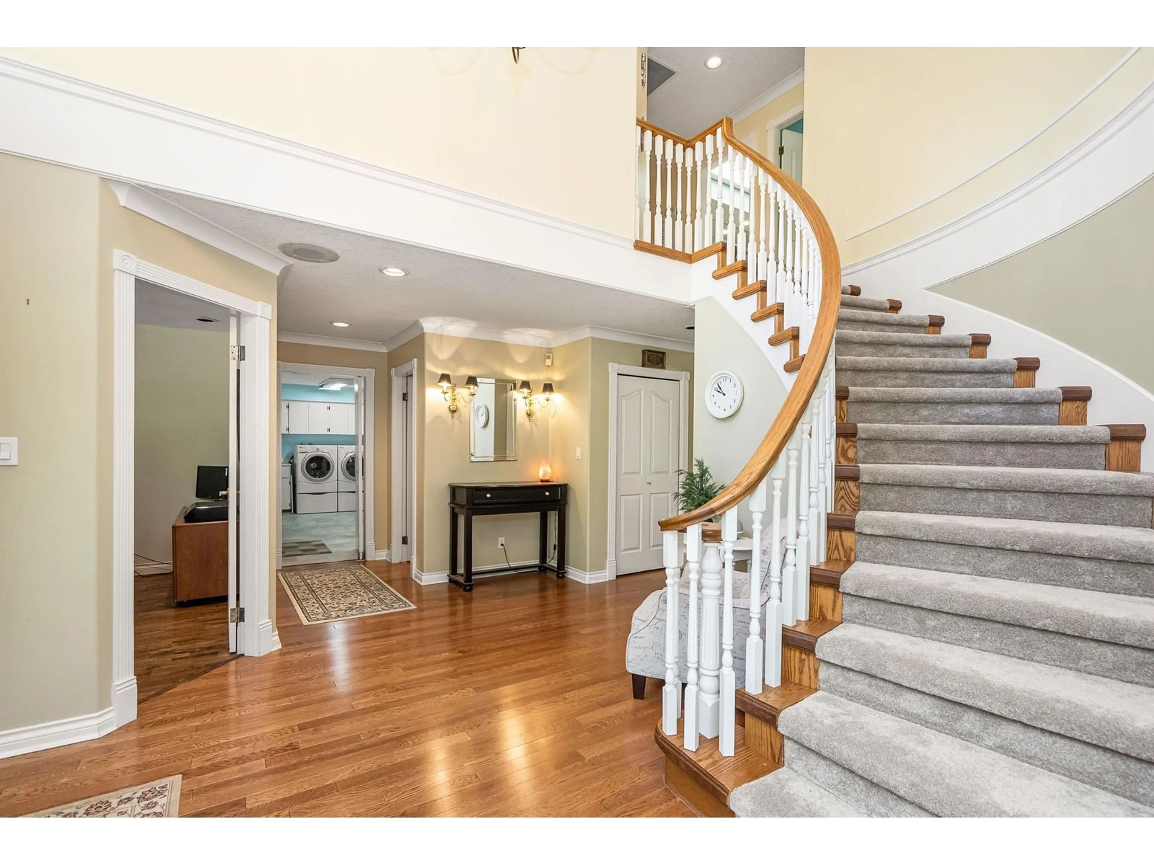 Indoor foyer for 32586 VERDON, Abbotsford British Columbia V2T7Y3