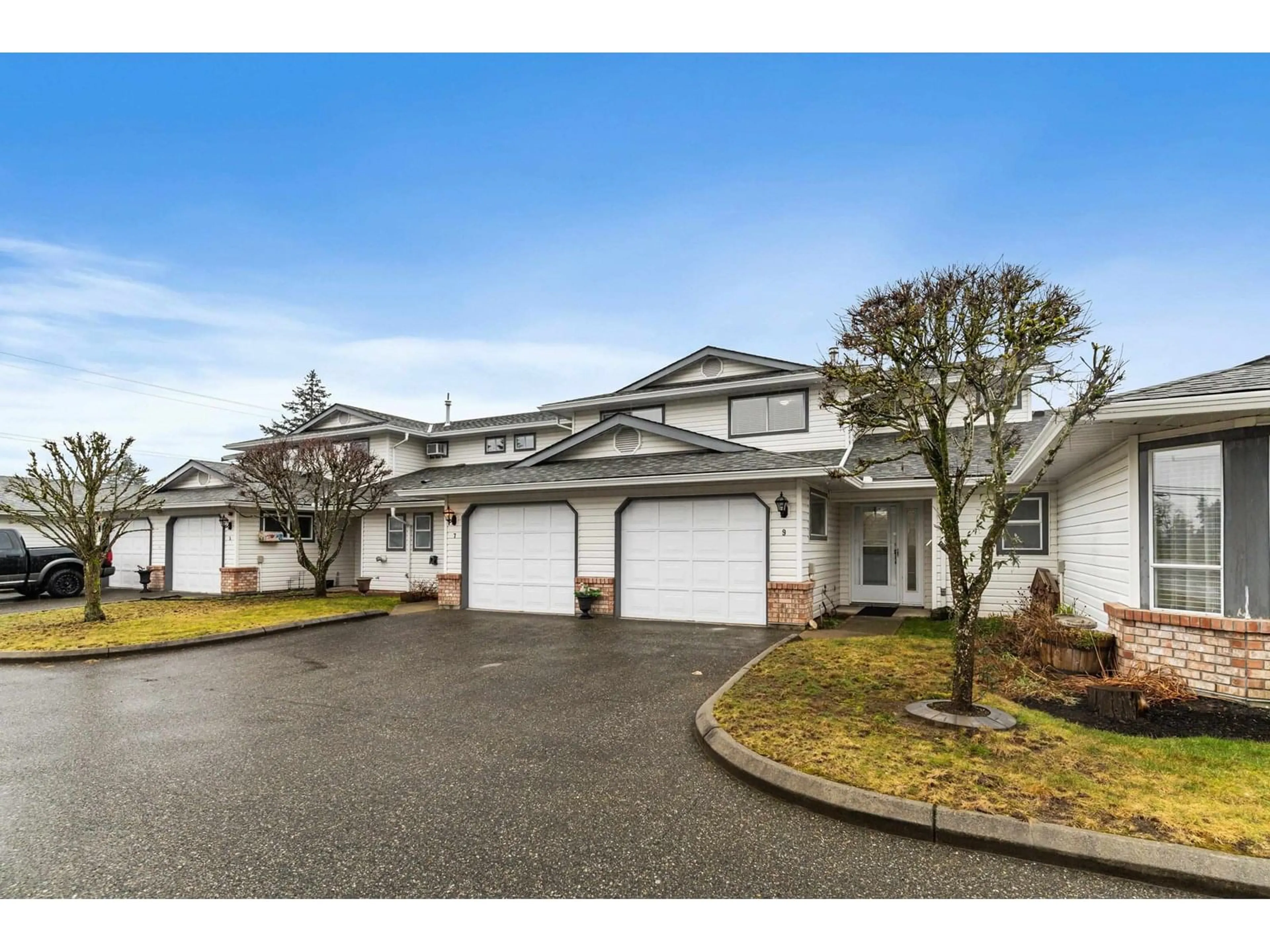 A pic from outside/outdoor area/front of a property/back of a property/a pic from drone, street for 9 - 32165 7TH, Mission British Columbia V2V2A9