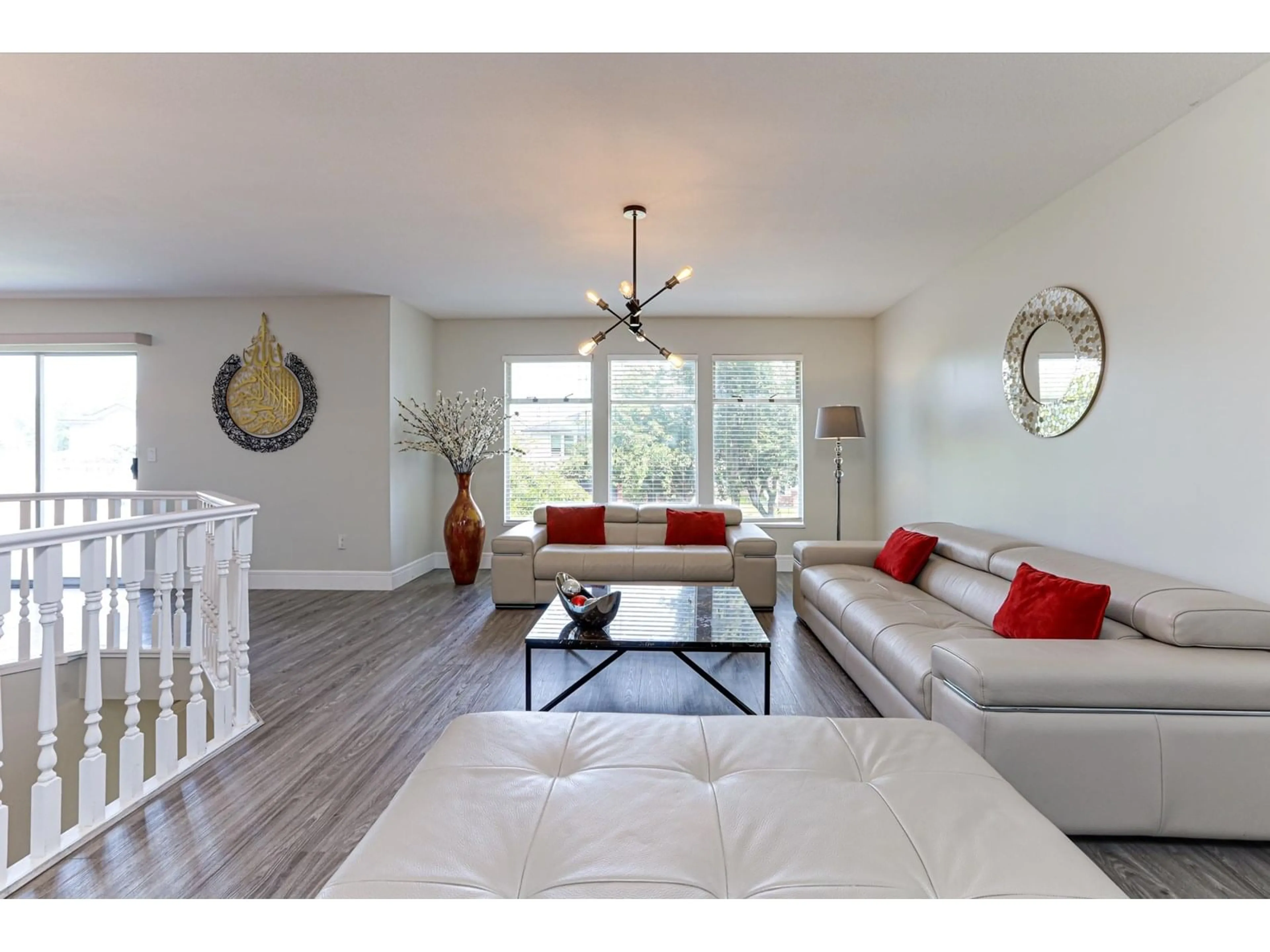 Living room with furniture, wood/laminate floor for 7565 123A, Surrey British Columbia V3W9P6