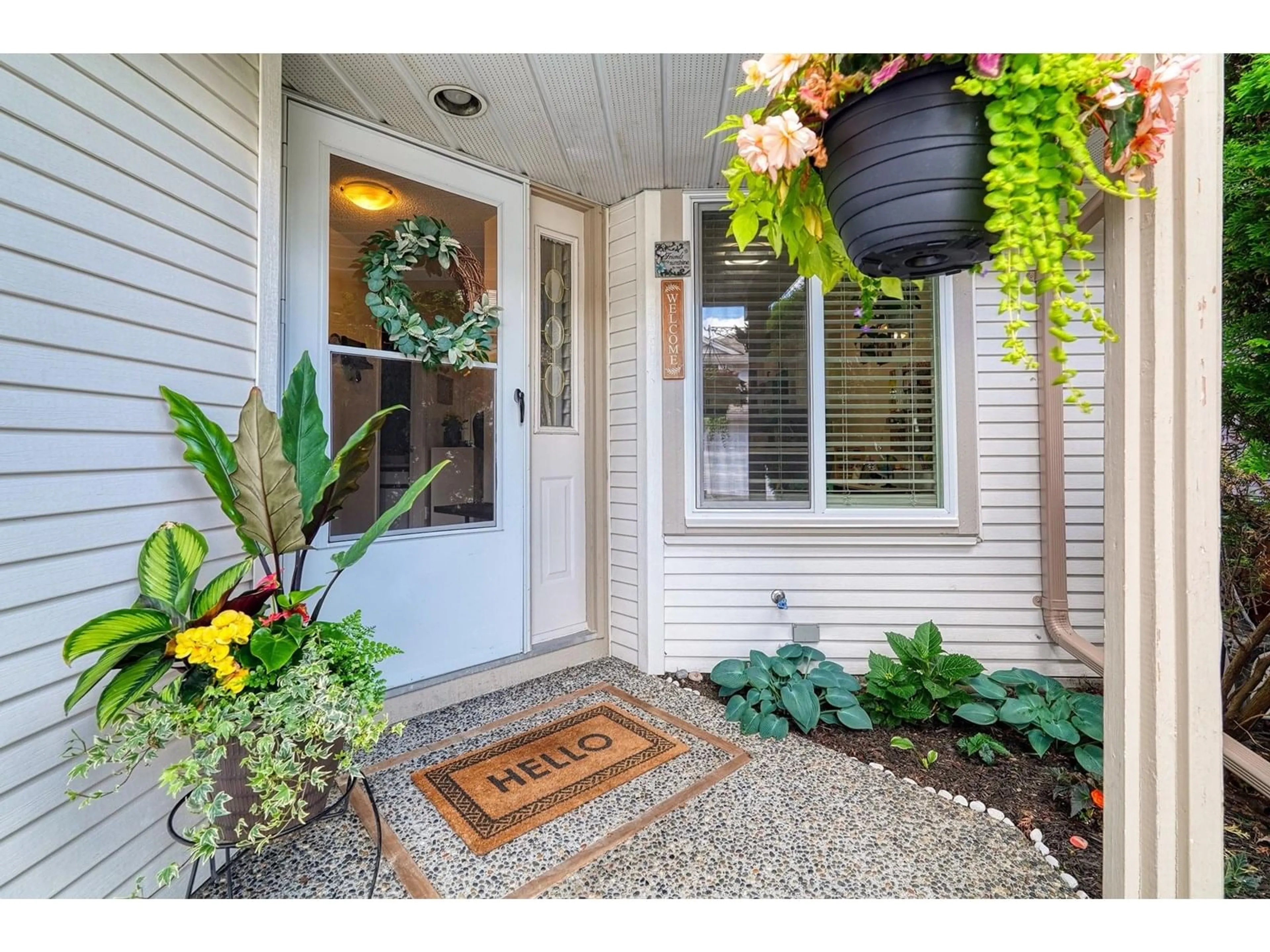 Indoor entryway for 102 - 9045 WALNUT GROVE, Langley British Columbia V1M2E1