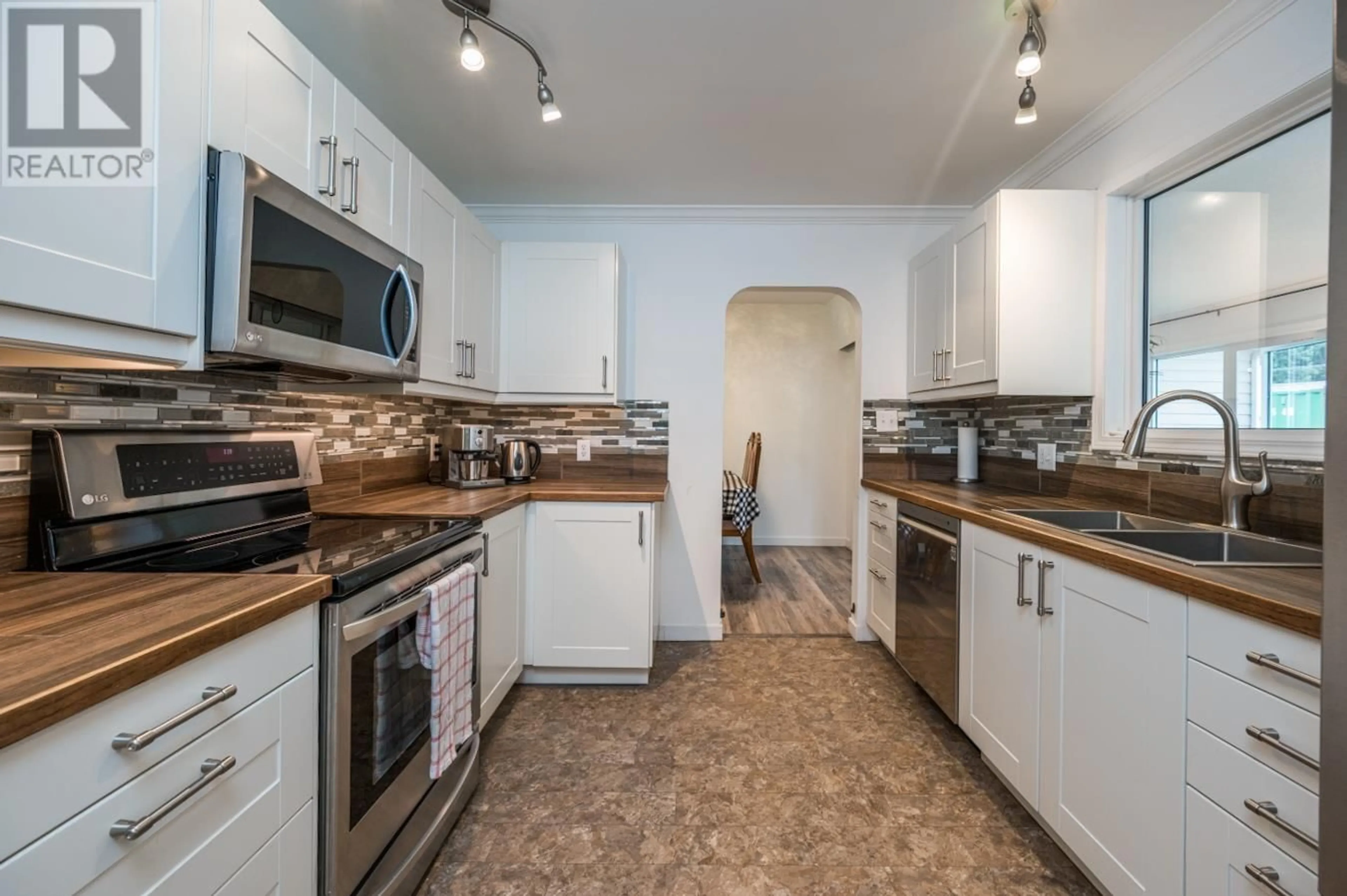Standard kitchen, unknown for 2389 MYTTING ROAD, Prince George British Columbia V2K1R6