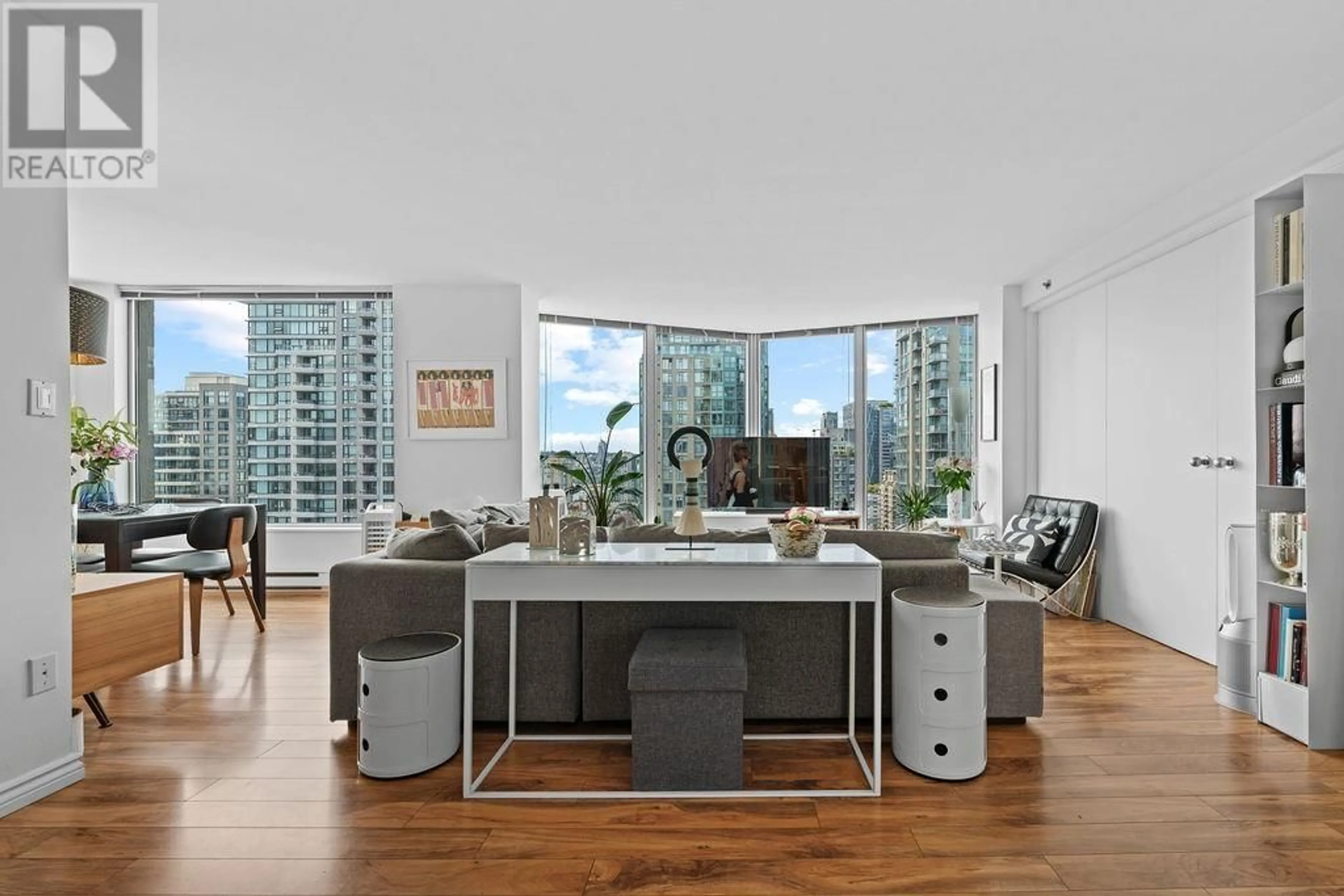 Open concept kitchen, unknown for 2002 - 889 HOMER STREET, Vancouver British Columbia V6B5S3