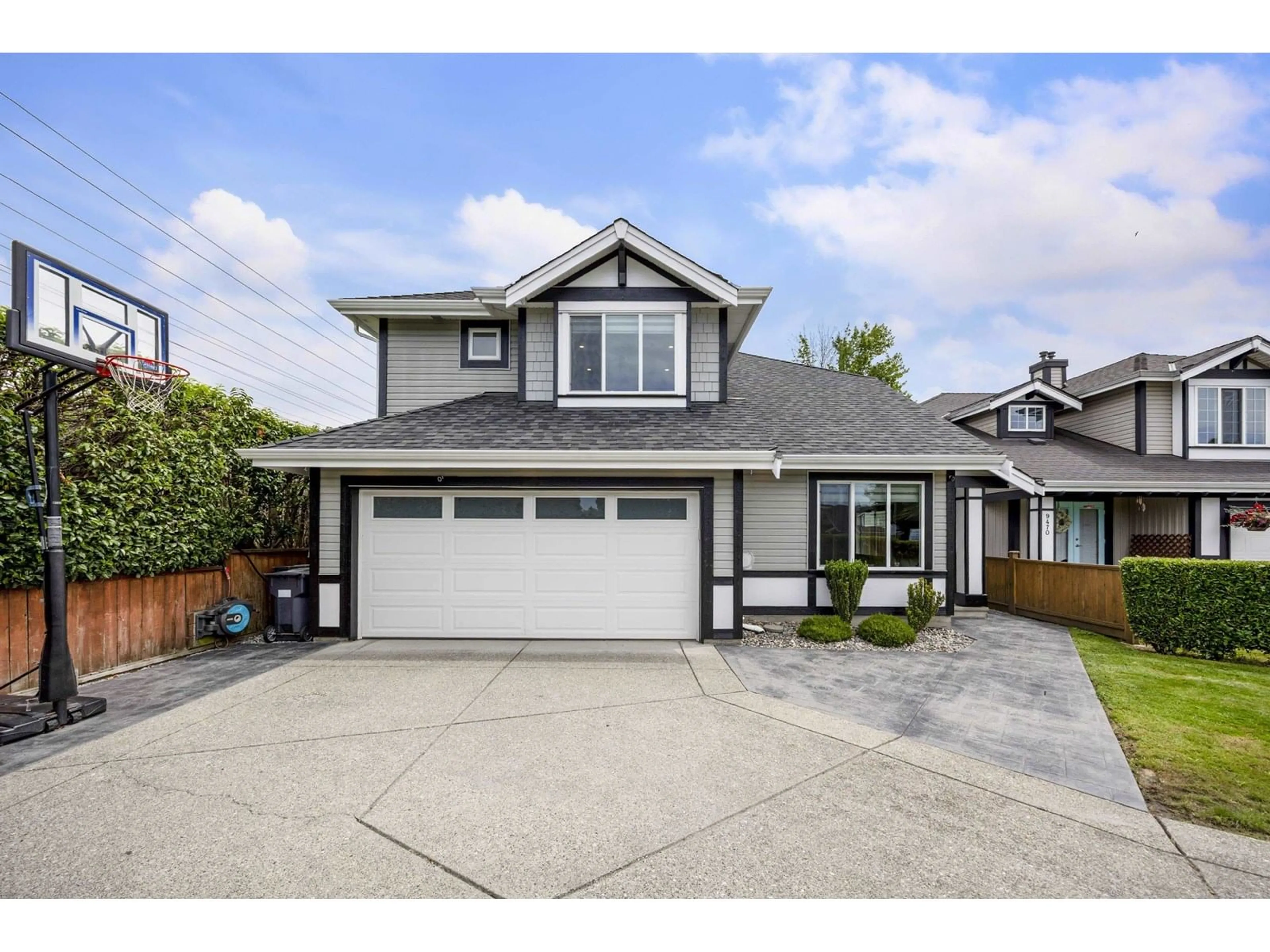 Home with vinyl exterior material, street for 9476 203, Langley British Columbia V1M3Y8