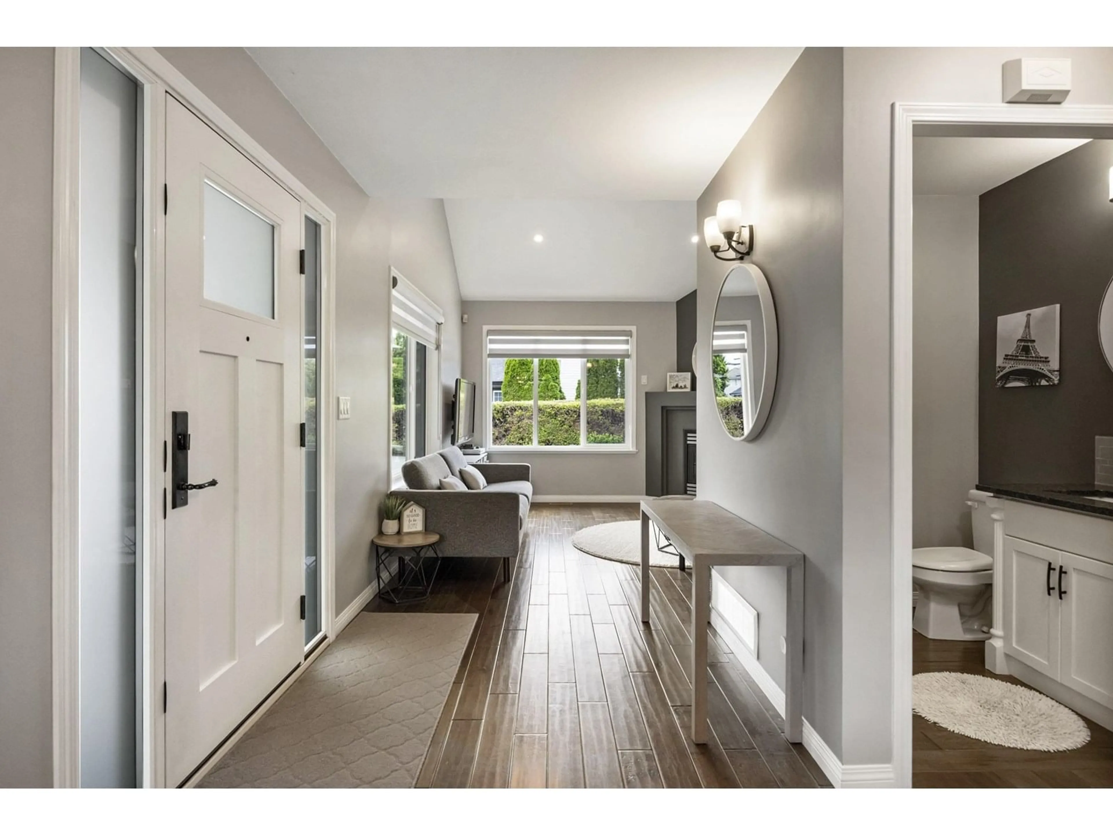 Indoor entryway for 9476 203, Langley British Columbia V1M3Y8