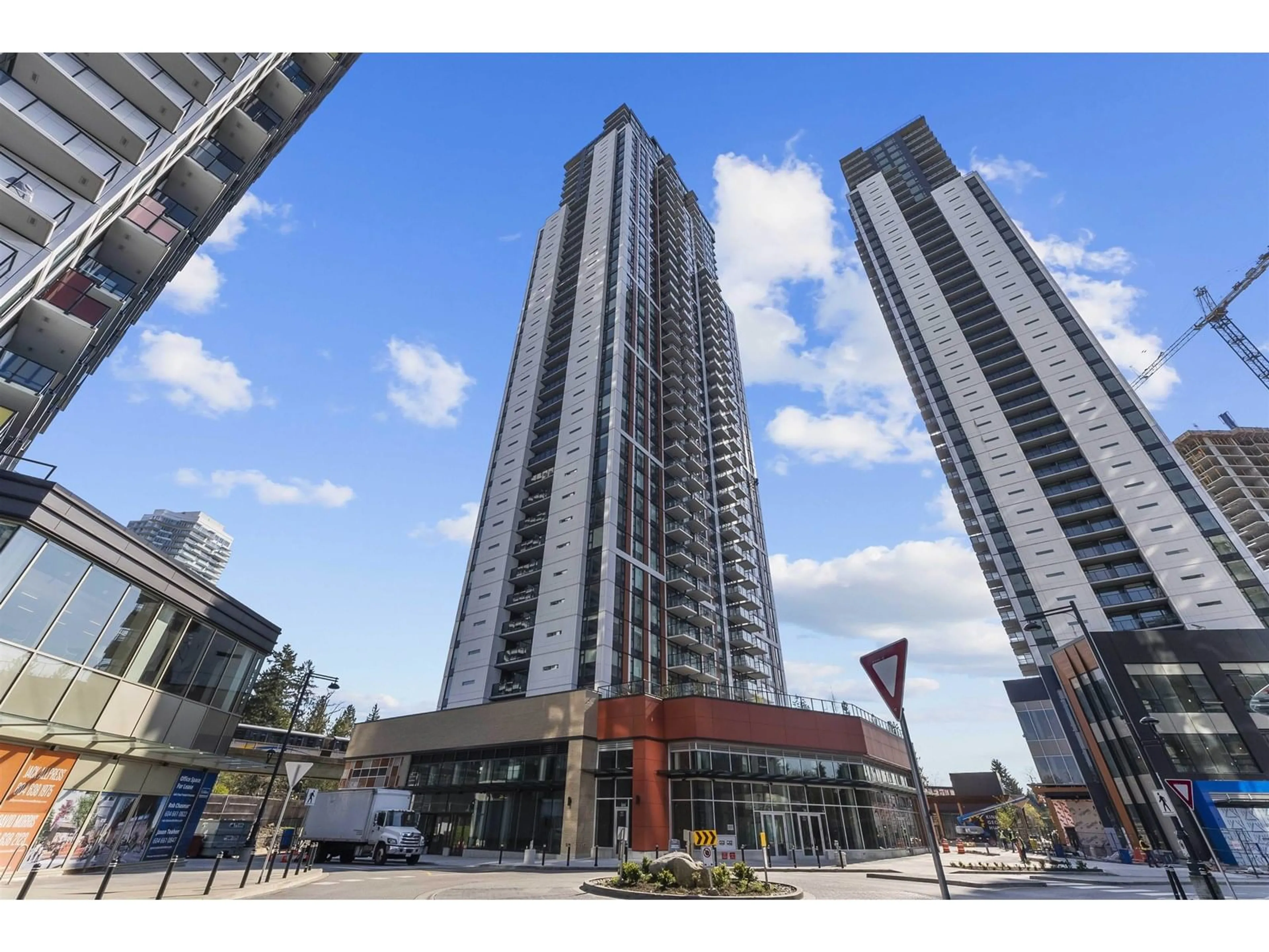 Indoor foyer for 1809 - 13725 GEORGE JUNCTION, Surrey British Columbia V3T0V7