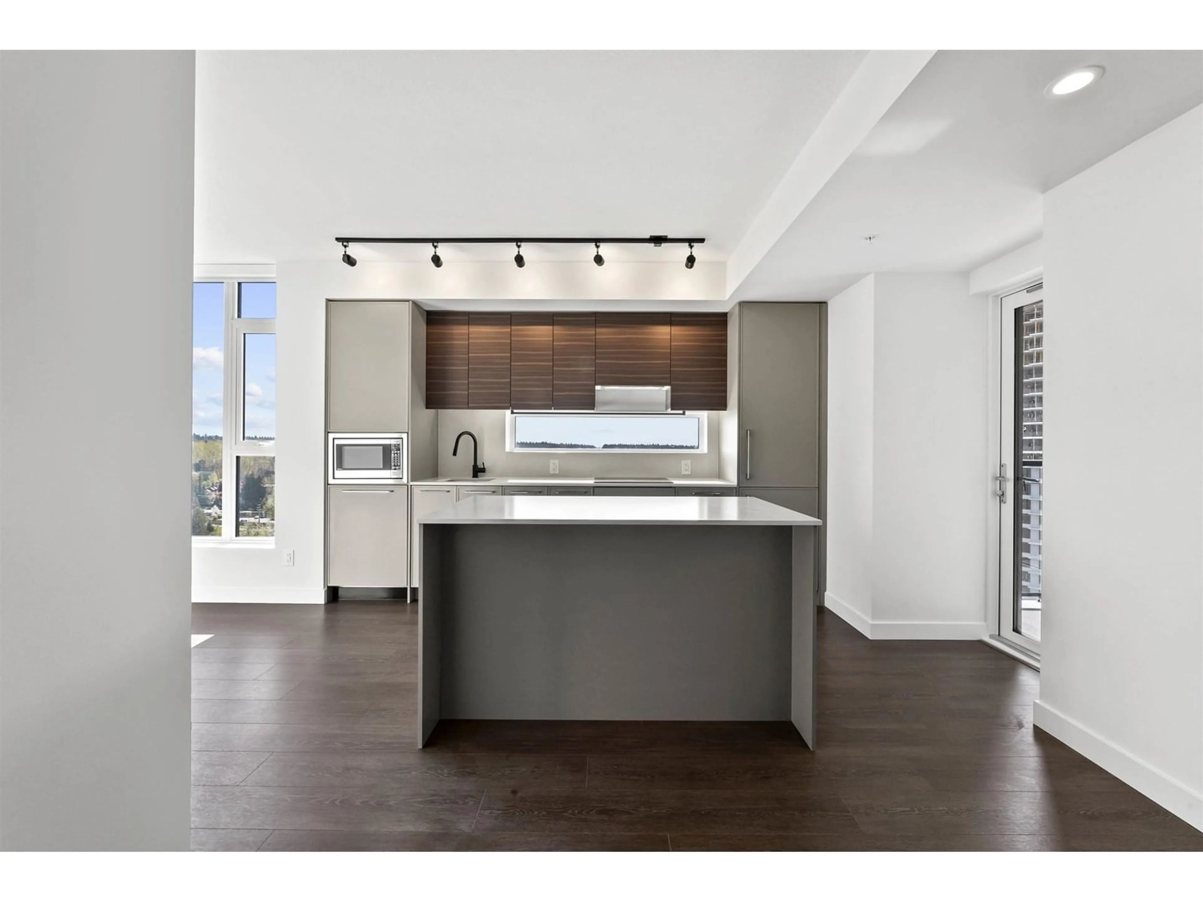 Open concept kitchen, wood/laminate floor for 1809 - 13725 GEORGE JUNCTION, Surrey British Columbia V3T0V7