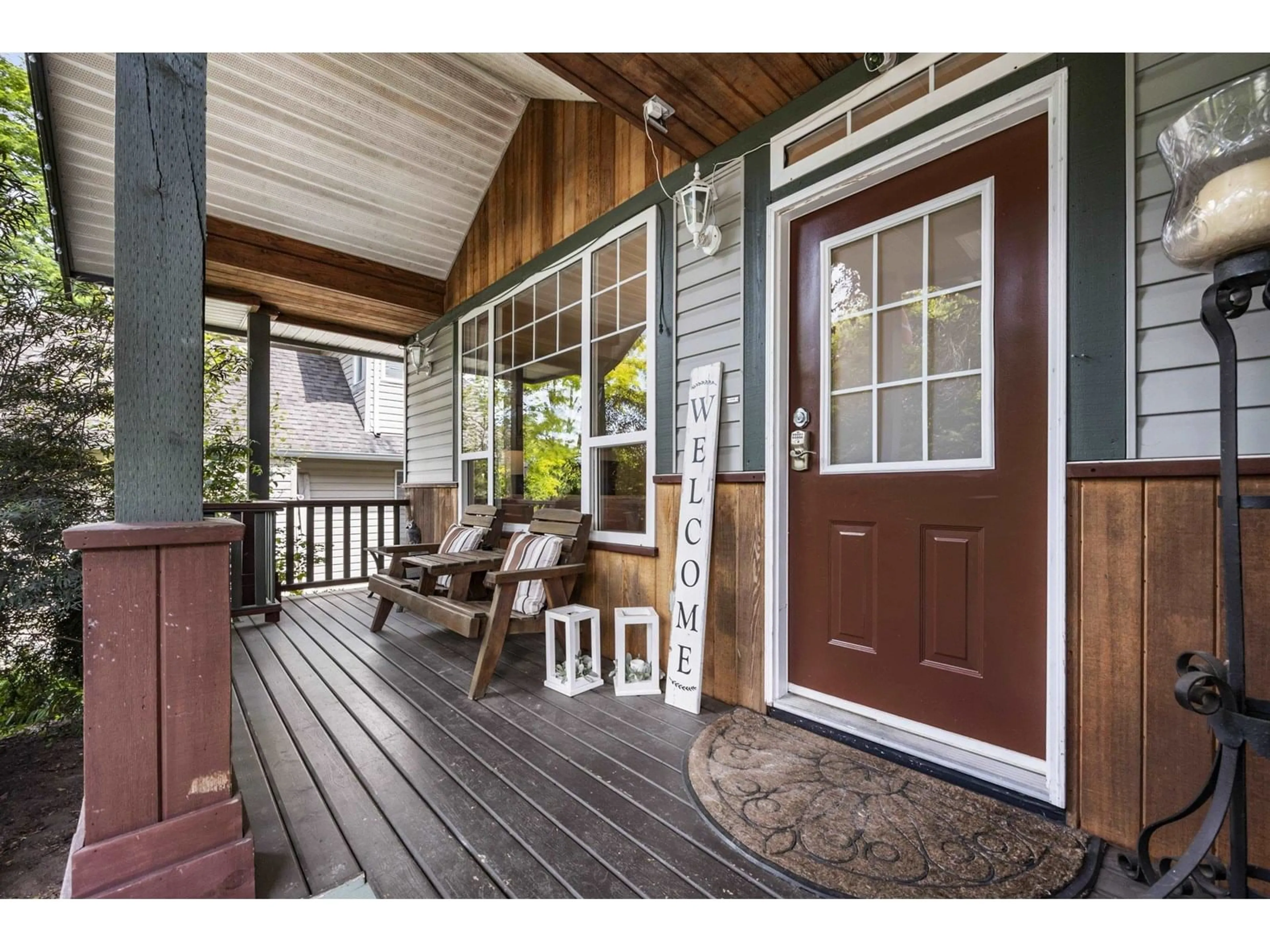 Indoor entryway for 17850 100A, Surrey British Columbia V4N5C8