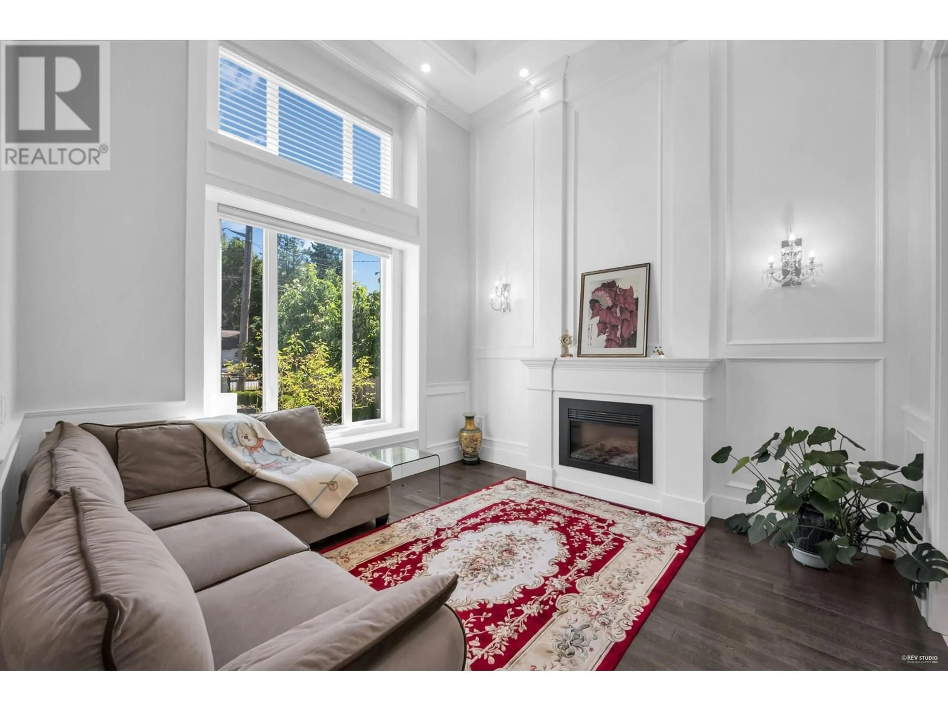 Living room with furniture, unknown for 8351 LESLIE ROAD, Richmond British Columbia V6X1E4