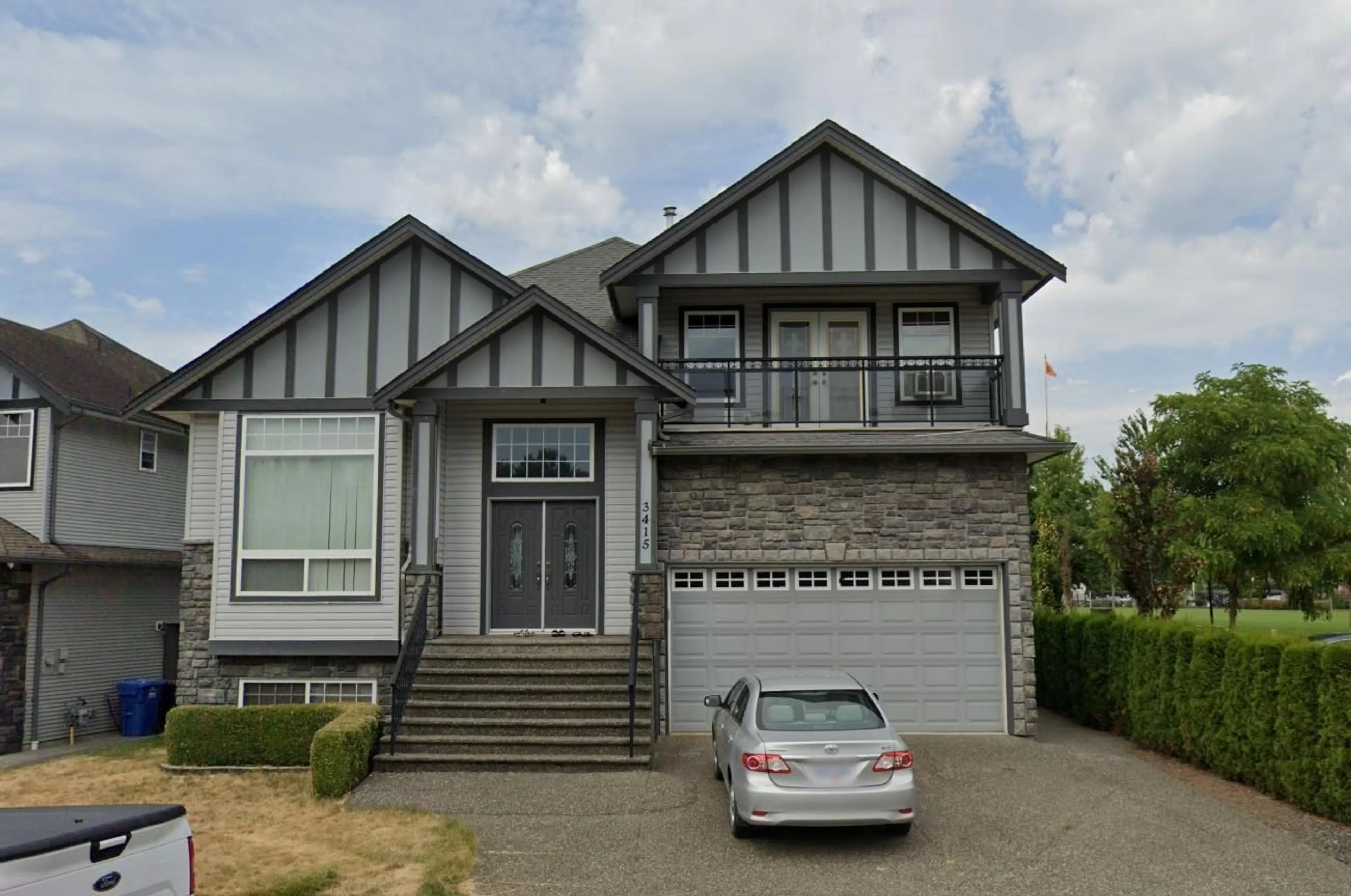 Home with vinyl exterior material, street for 3415 NIGHTINGALE, Abbotsford British Columbia V2T5W3