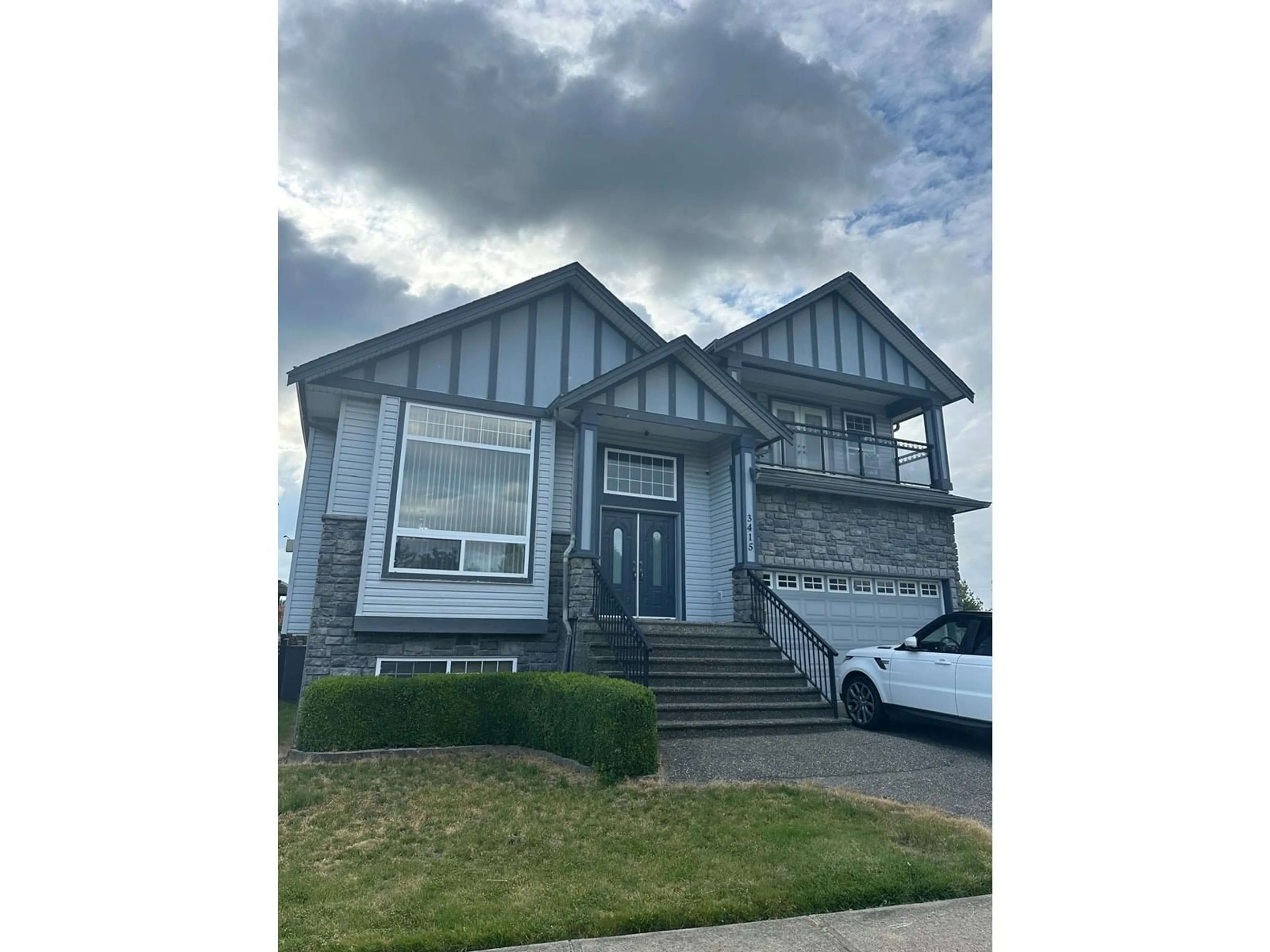 Home with vinyl exterior material, street for 3415 NIGHTINGALE, Abbotsford British Columbia V2T5W3