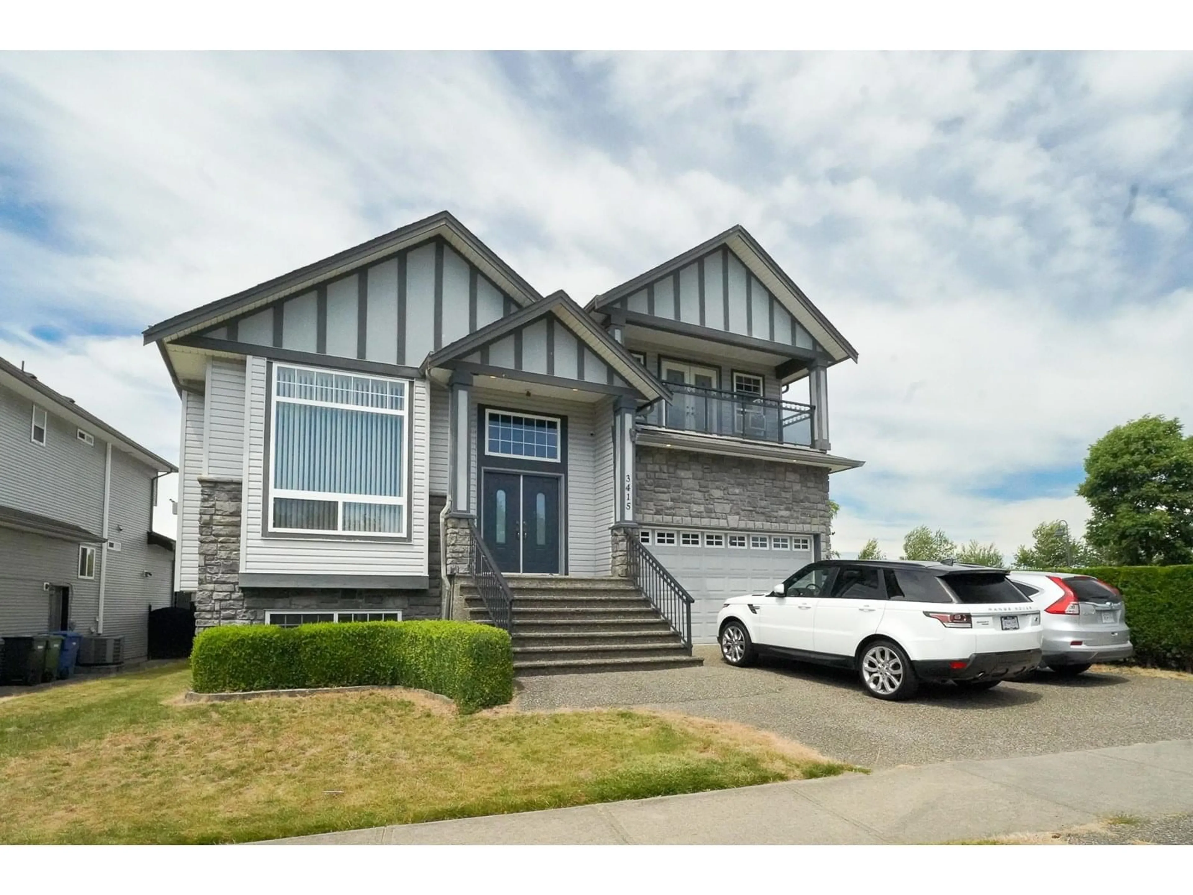 Home with vinyl exterior material, street for 3415 NIGHTINGALE, Abbotsford British Columbia V2T5W3