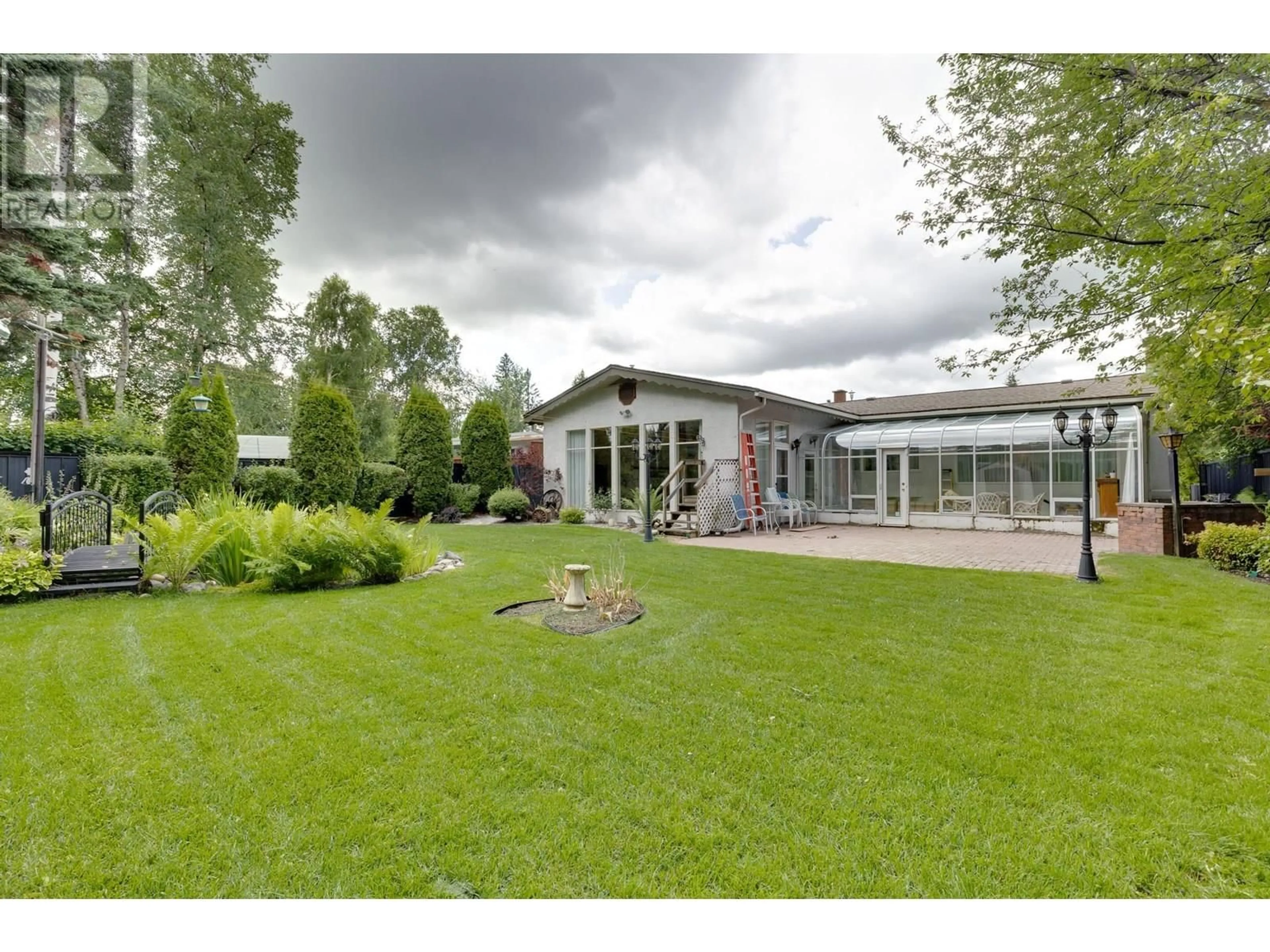 Indoor foyer for 2500 HAMMOND AVENUE, Prince George British Columbia V2M1A5