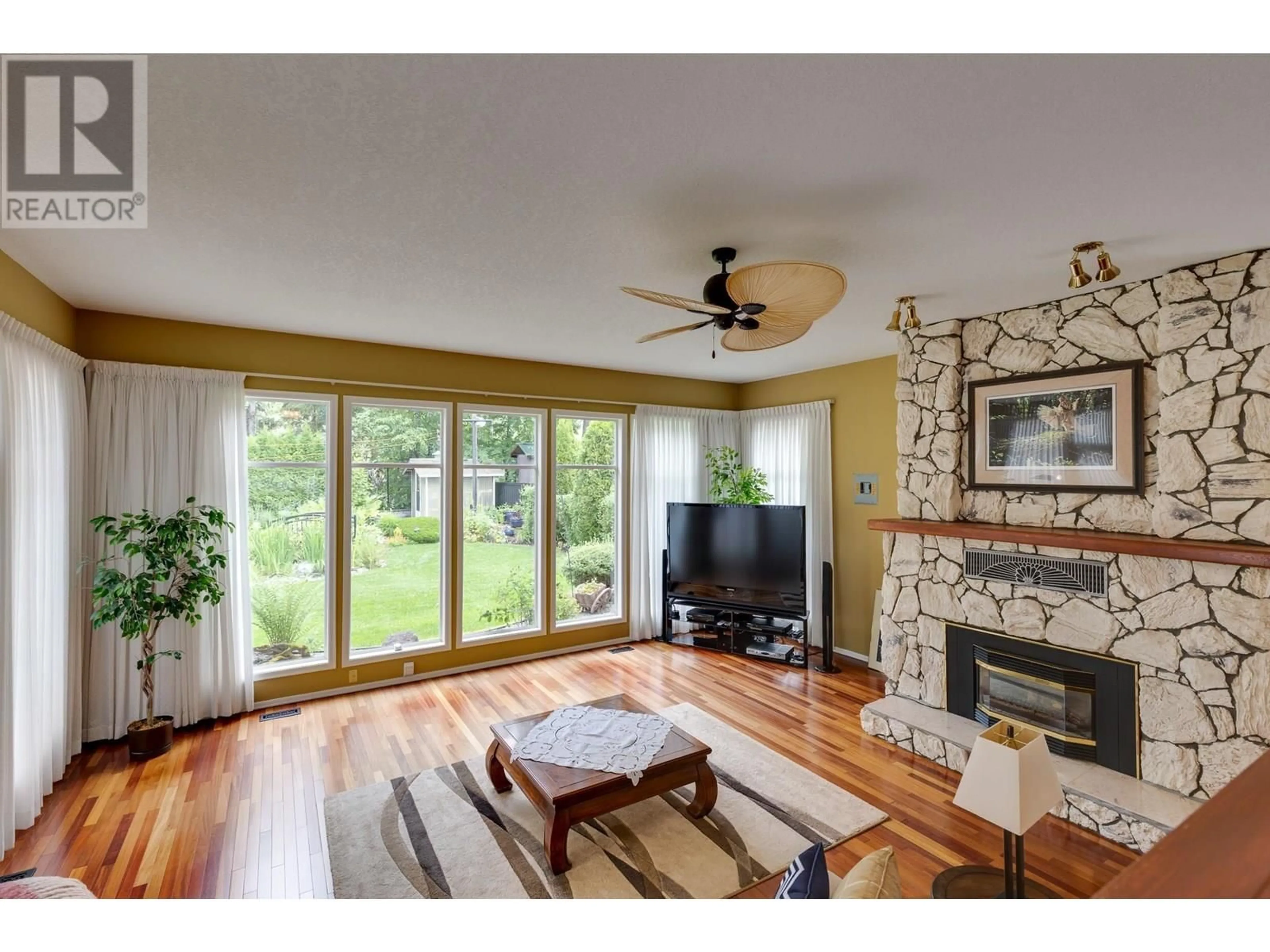 Living room with furniture, unknown for 2500 HAMMOND AVENUE, Prince George British Columbia V2M1A5