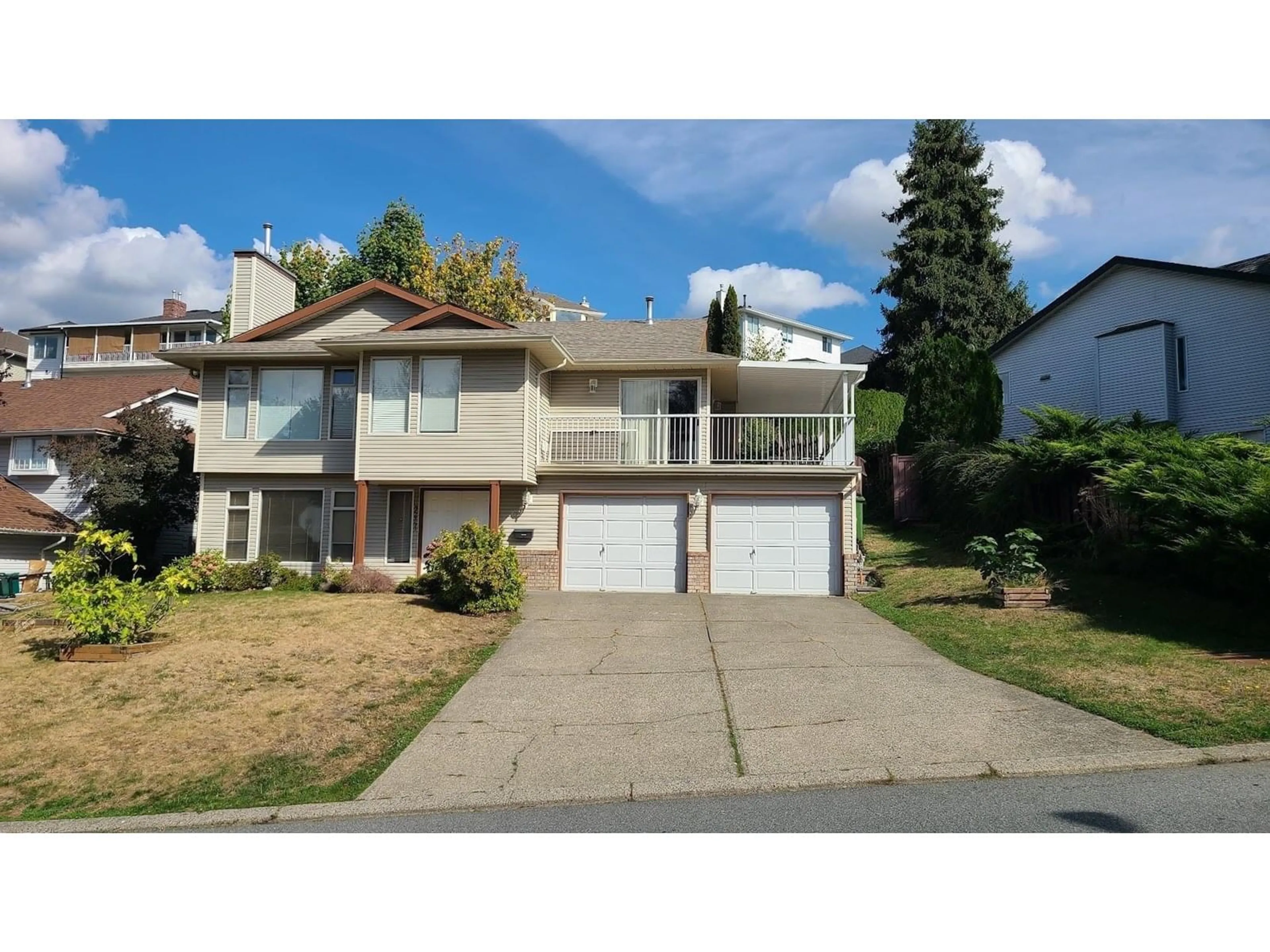 Home with vinyl exterior material, street for 35351 SANDY HILL, Abbotsford British Columbia V3G1J2