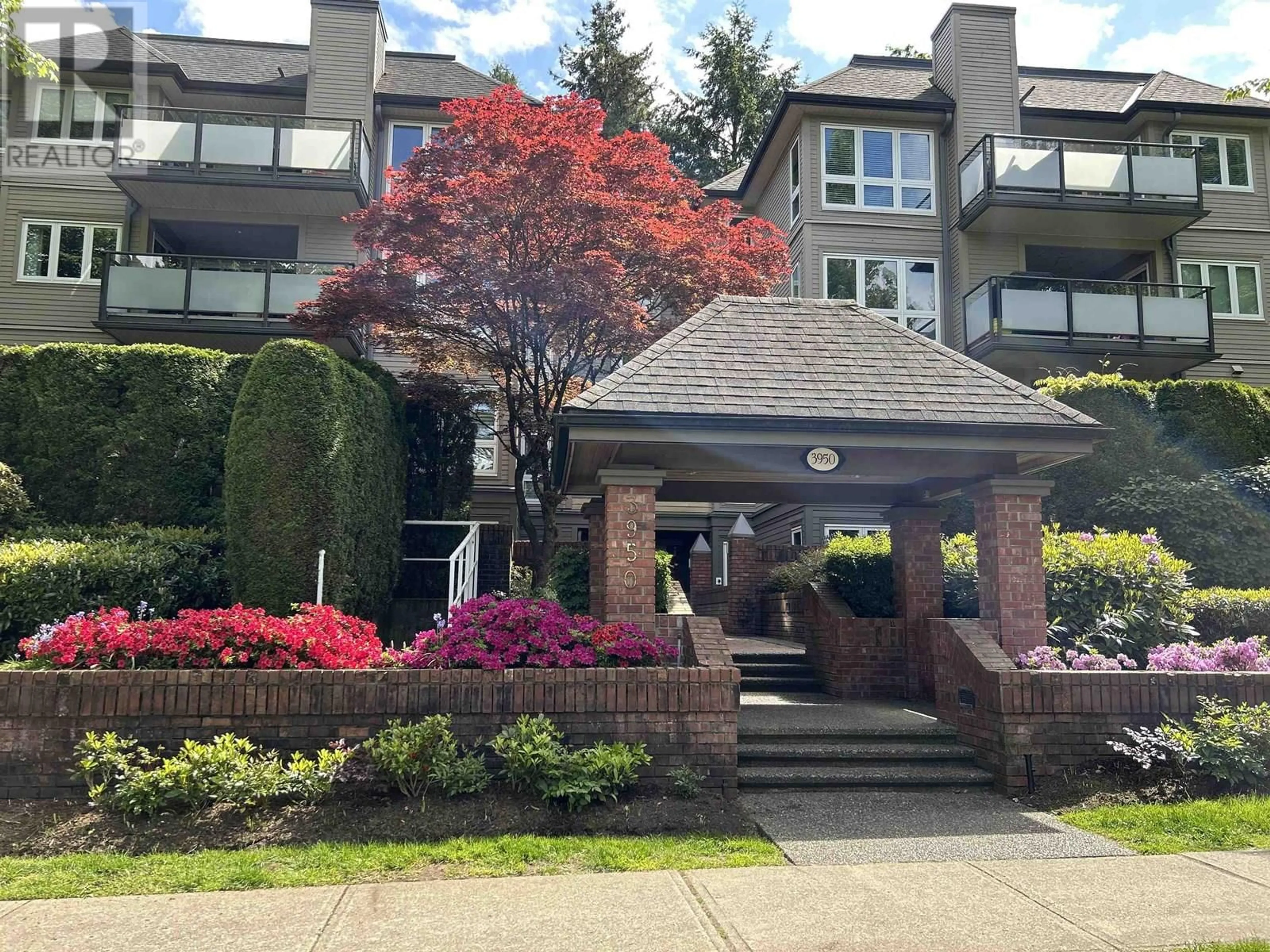 Indoor foyer for 303 - 3950 LINWOOD STREET, Burnaby British Columbia V5G4R5