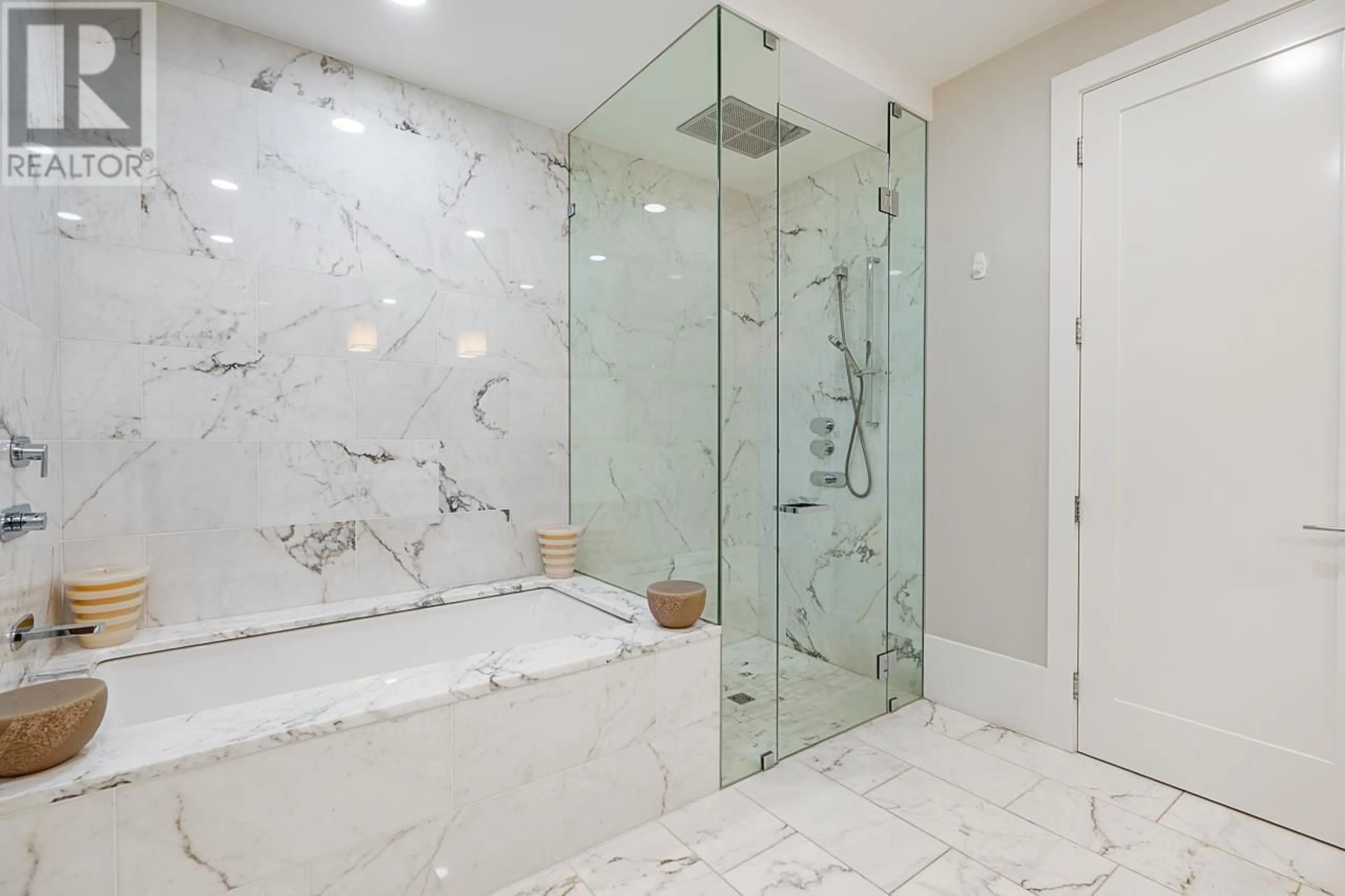 Contemporary bathroom, ceramic/tile floor for 4035 MARINE DRIVE, West Vancouver British Columbia V7V1N7