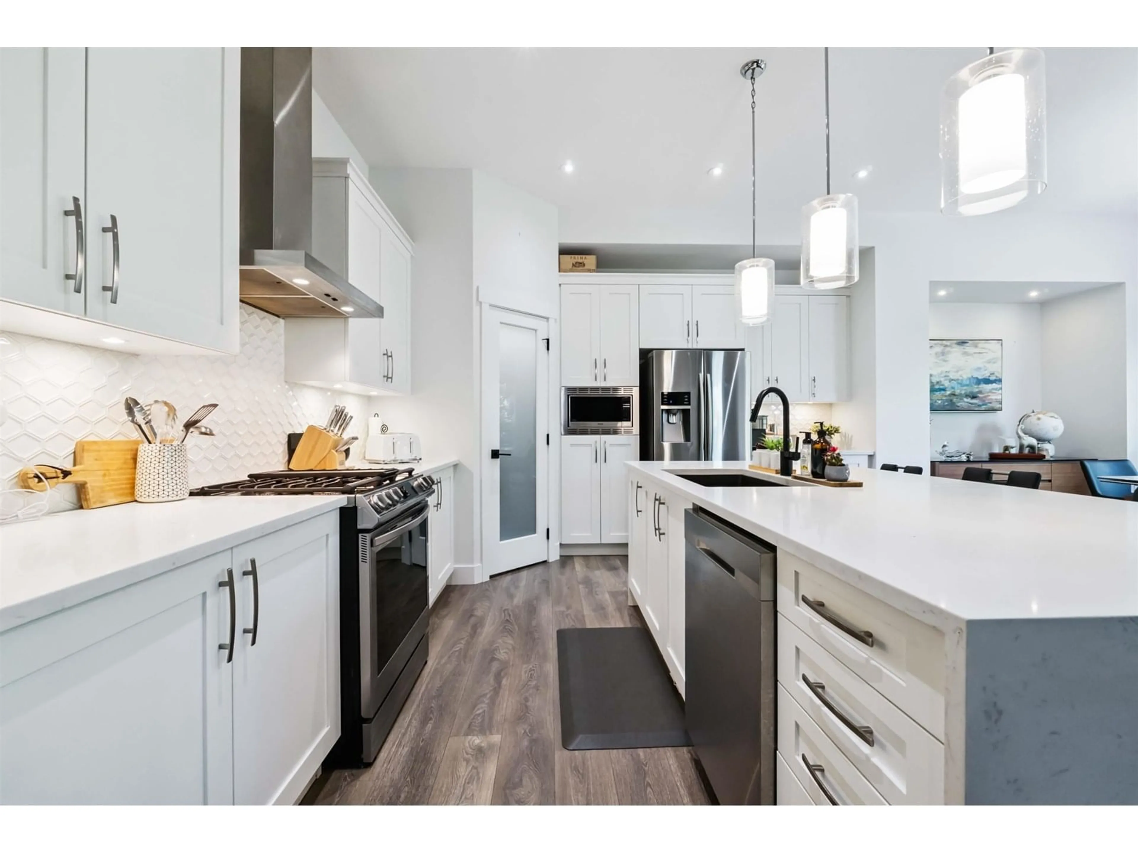 Open concept kitchen, unknown for 20427 78B, Langley British Columbia V2Y1X4